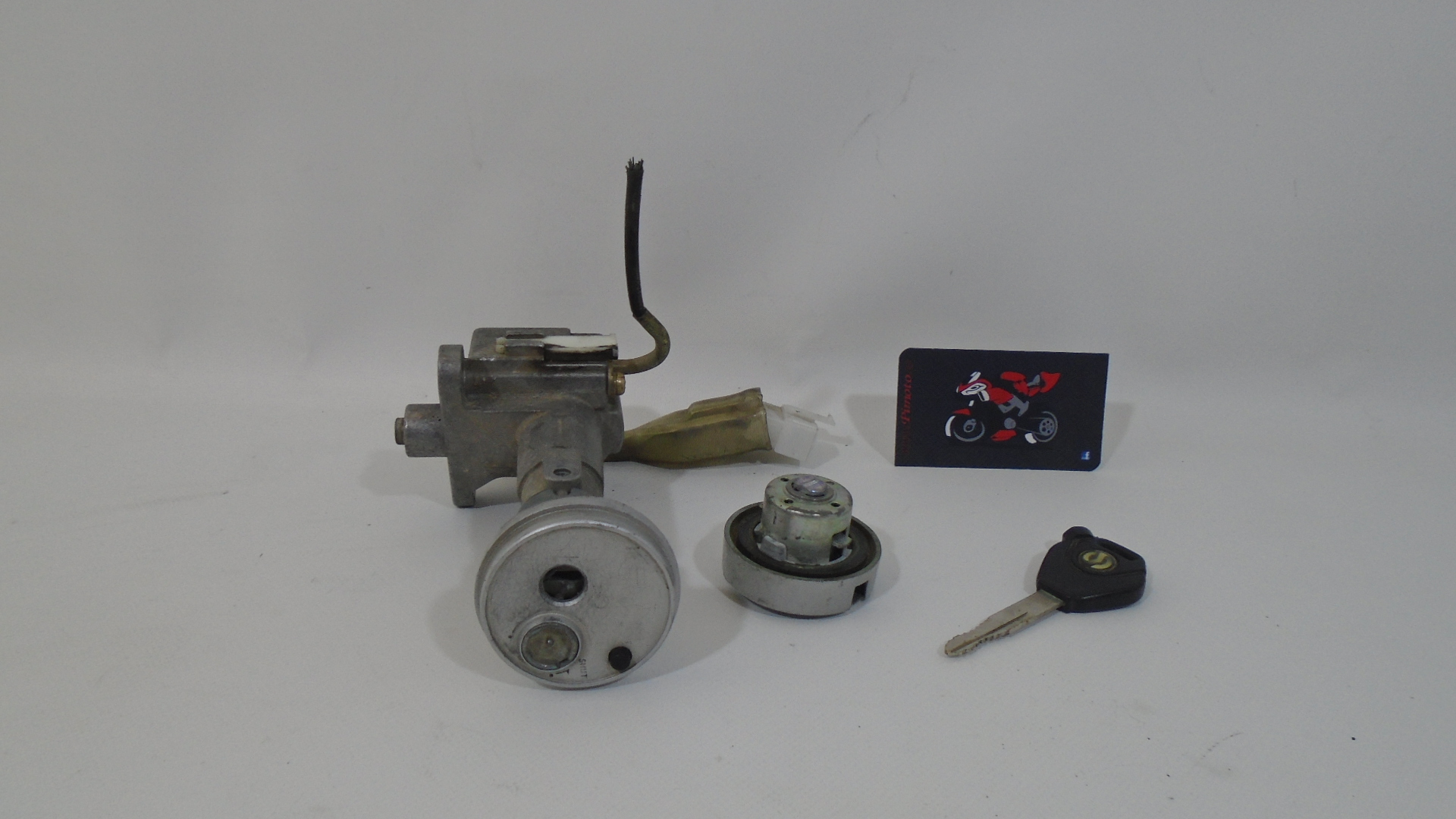 CONJUNTO CERRADURAS + TAPON DE GASOLINA + LLAVE SYM GTS 300i EVO - Imagen 3