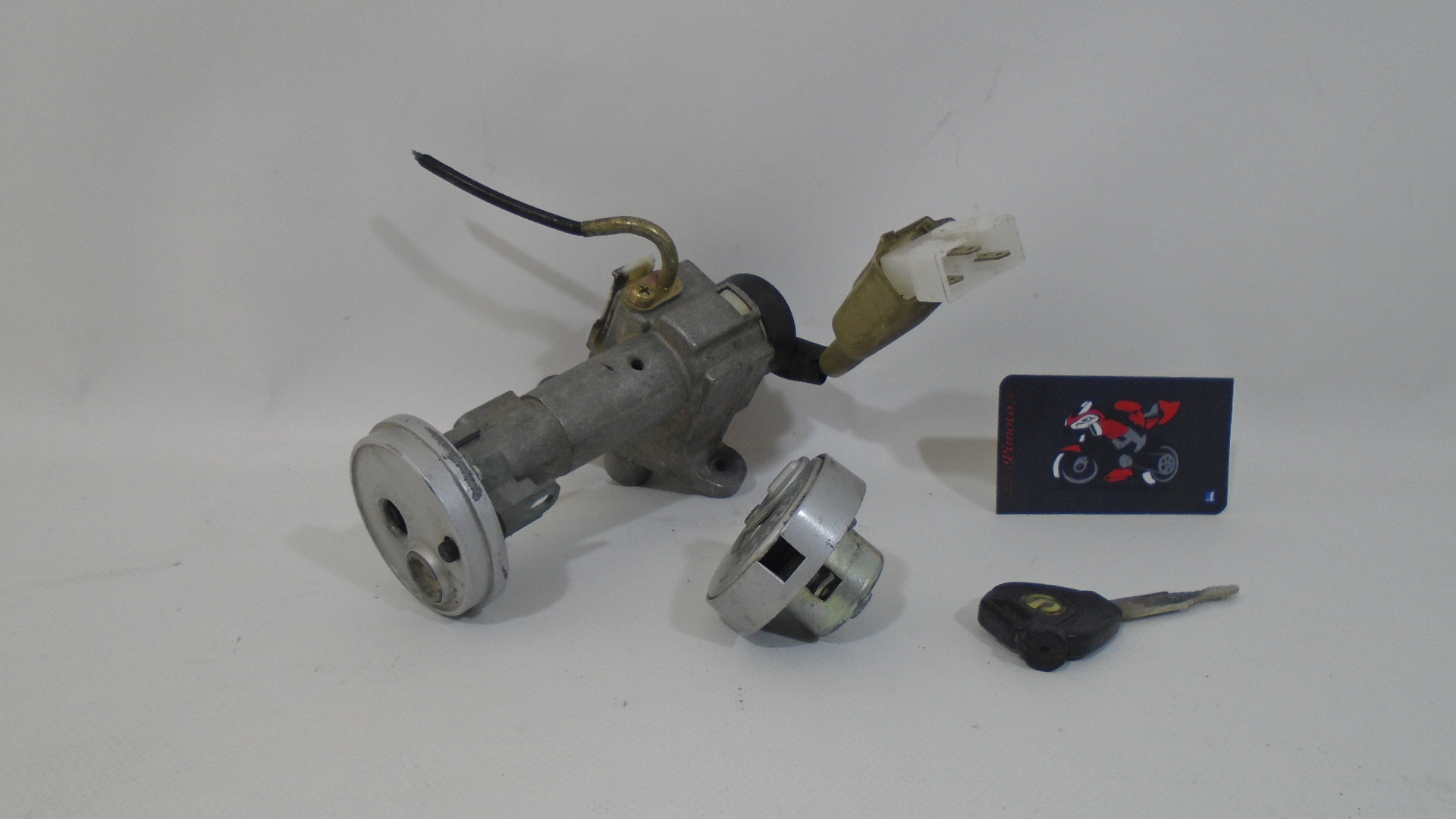 CONJUNTO CERRADURAS + TAPON DE GASOLINA + LLAVE SYM GTS 300i EVO - Imagen 4