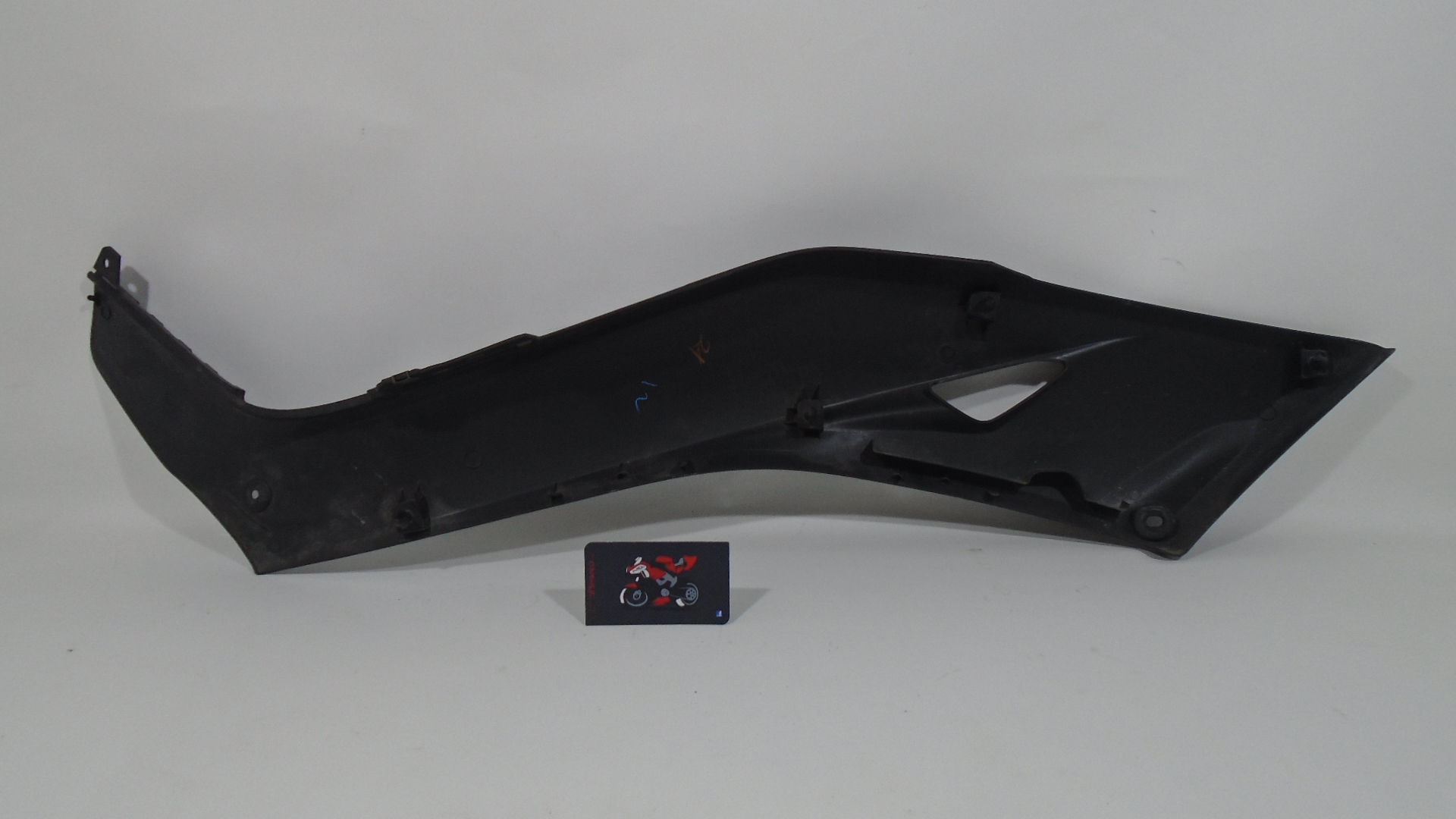 TAPA LATERAL DERECHO YAMAHA XMAX 300 17-21 - Imagen 3