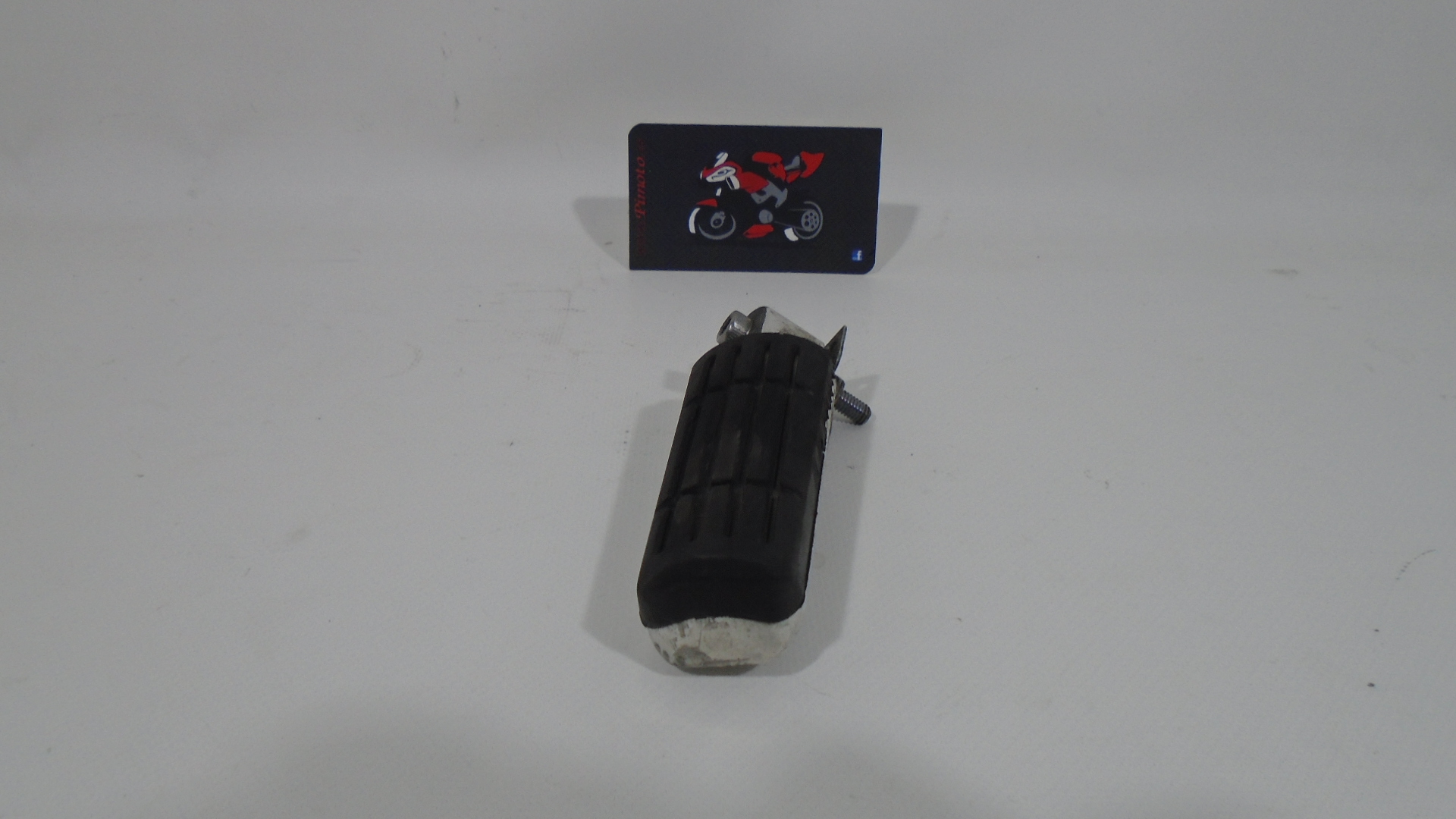 ESTRIBO TRASERO IZQUIERDO YAMAHA FZ6 S2 07-10 - Imagen 3