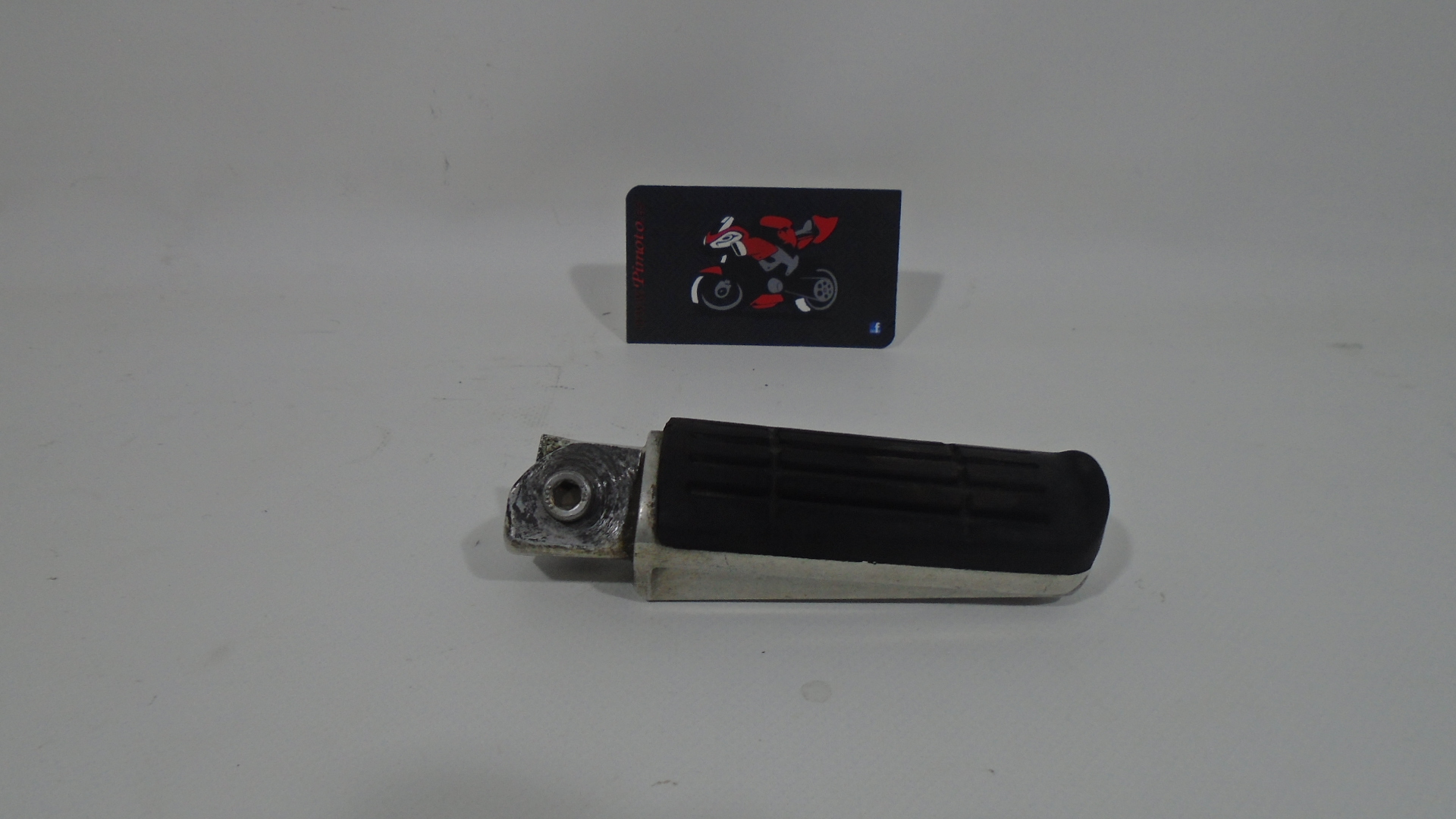 ESTRIBO TRASERO IZQUIERDO YAMAHA FZ6 S2 07-10 - Imagen 4