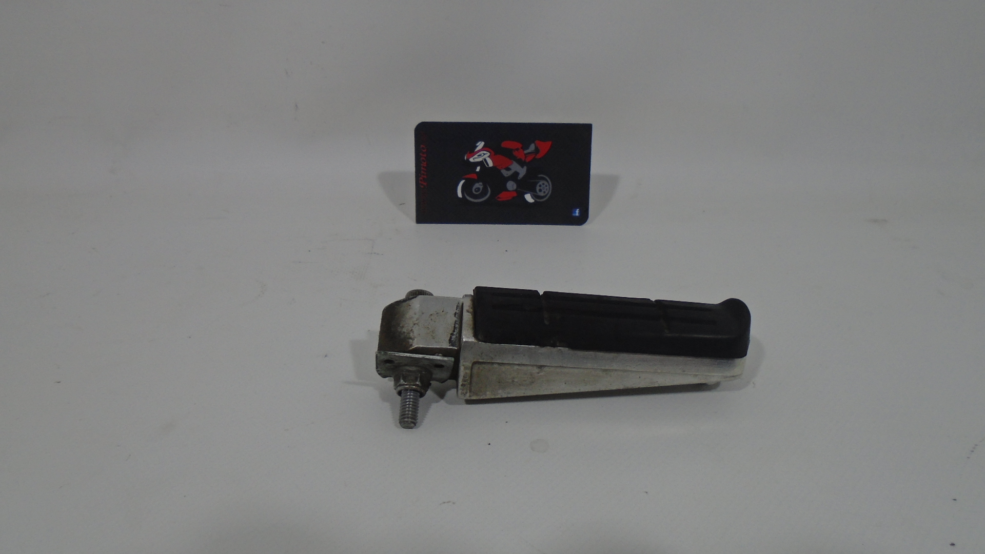 ESTRIBO TRASERO DERECHO YAMAHA FZ6 S2 07-10 - Imagen 4