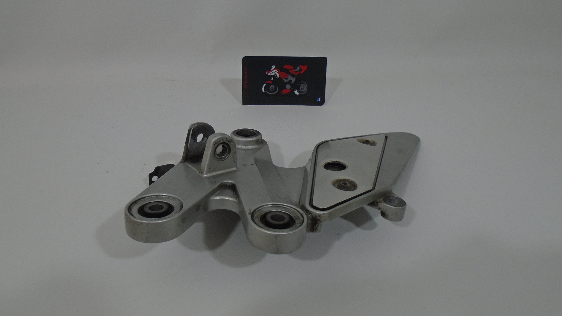 SOPORTE ESTRIBO DELANTERO DEERECHO YAMAHA FZ6 S2 07-10 - Imagen 3