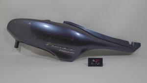LATERAL TRASERO DERECHO COLOR GRIS UN POCO ARA&Ntilde;ADO HONDA FORZA 250 2005/2007