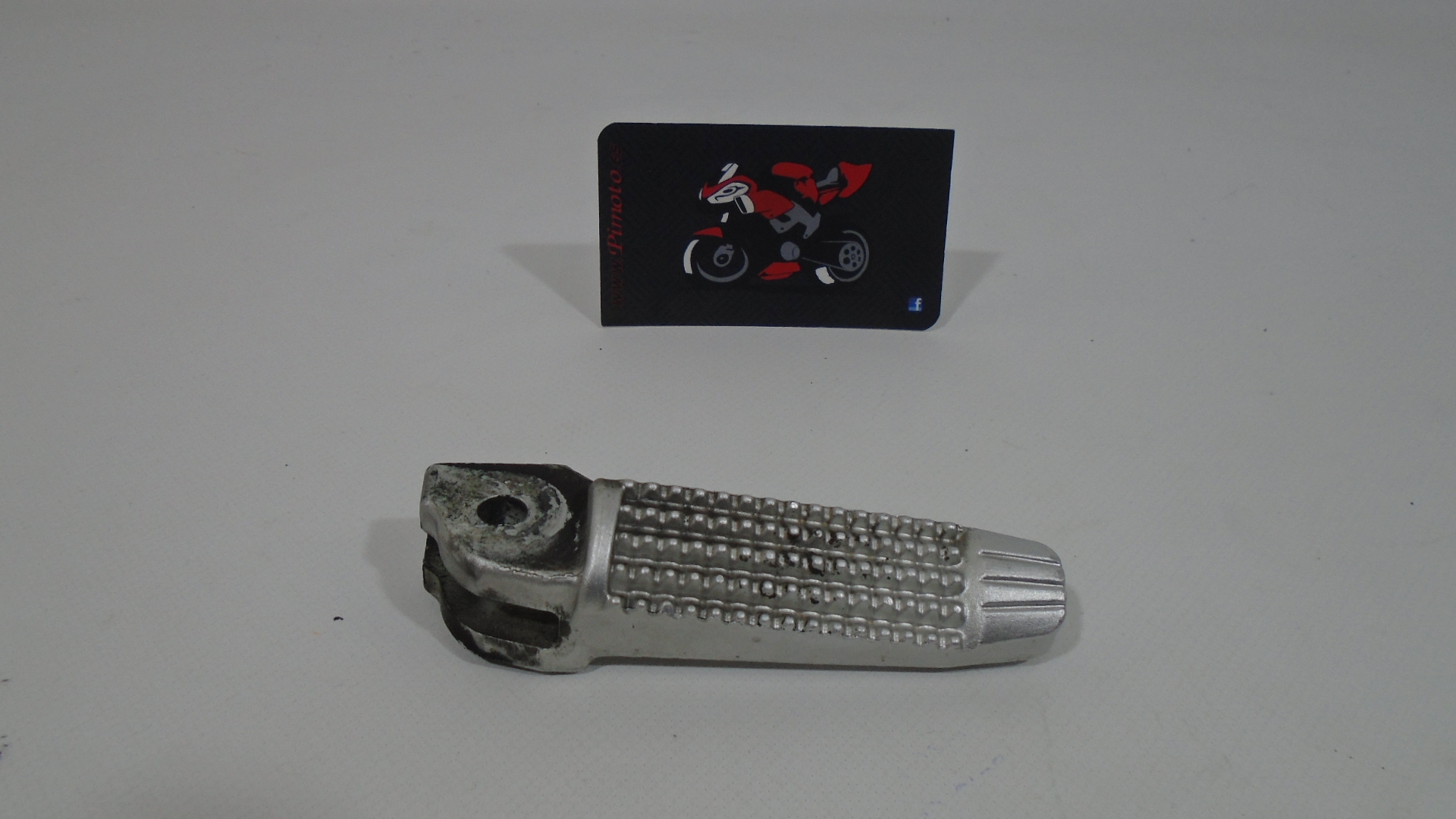 ESTRIBO DELANTERO DERECHO BMW F 800 ST 05-12