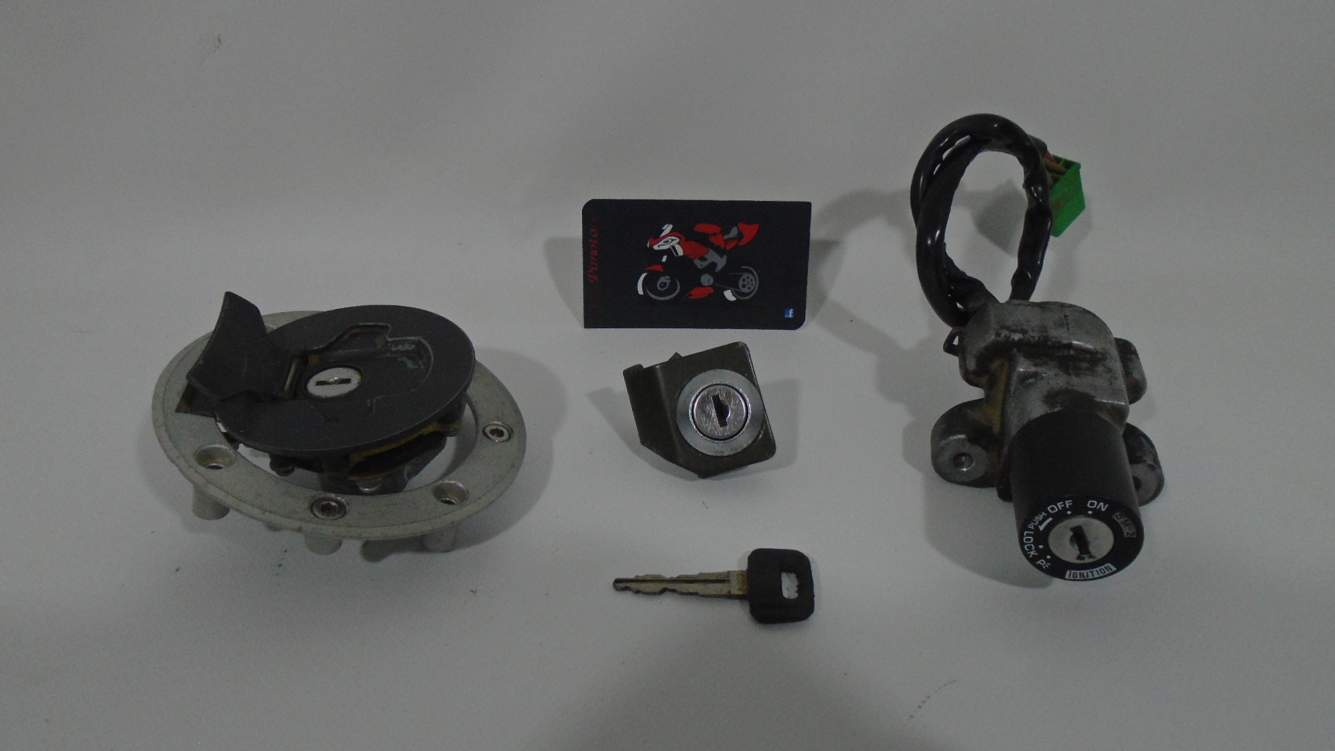 CONJUNTO DE CERRADURAS COMPLETO UNA SOLA LLAVE SUZUKI GS 500 E 2001-2006 - Imagen 4