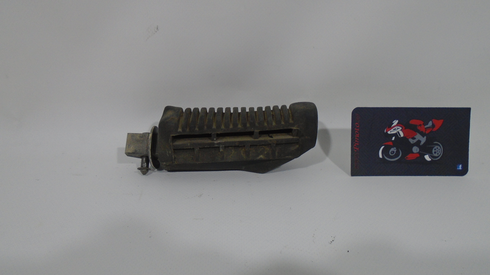 ESTRIBO DELANTERO IZQUIERDO SUZUKI GS 500 E 2001-2006