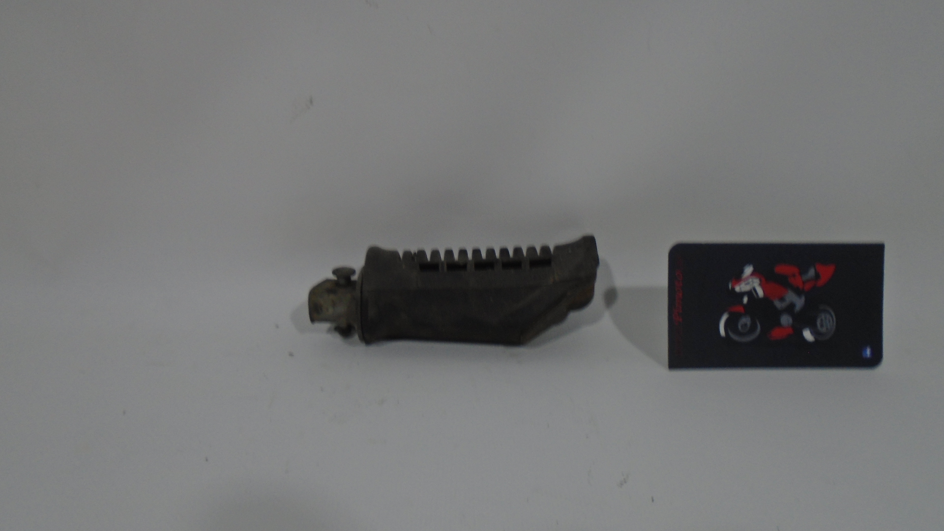 ESTRIBO TRASERO IZQUIERDO SUZUKI GS 500 E 2001-2006