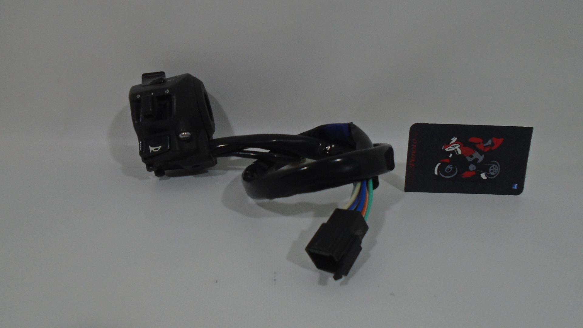 PI&Ntilde;A IZQUIERDA DE LUCES KYMCO K-XCT 125 14-16