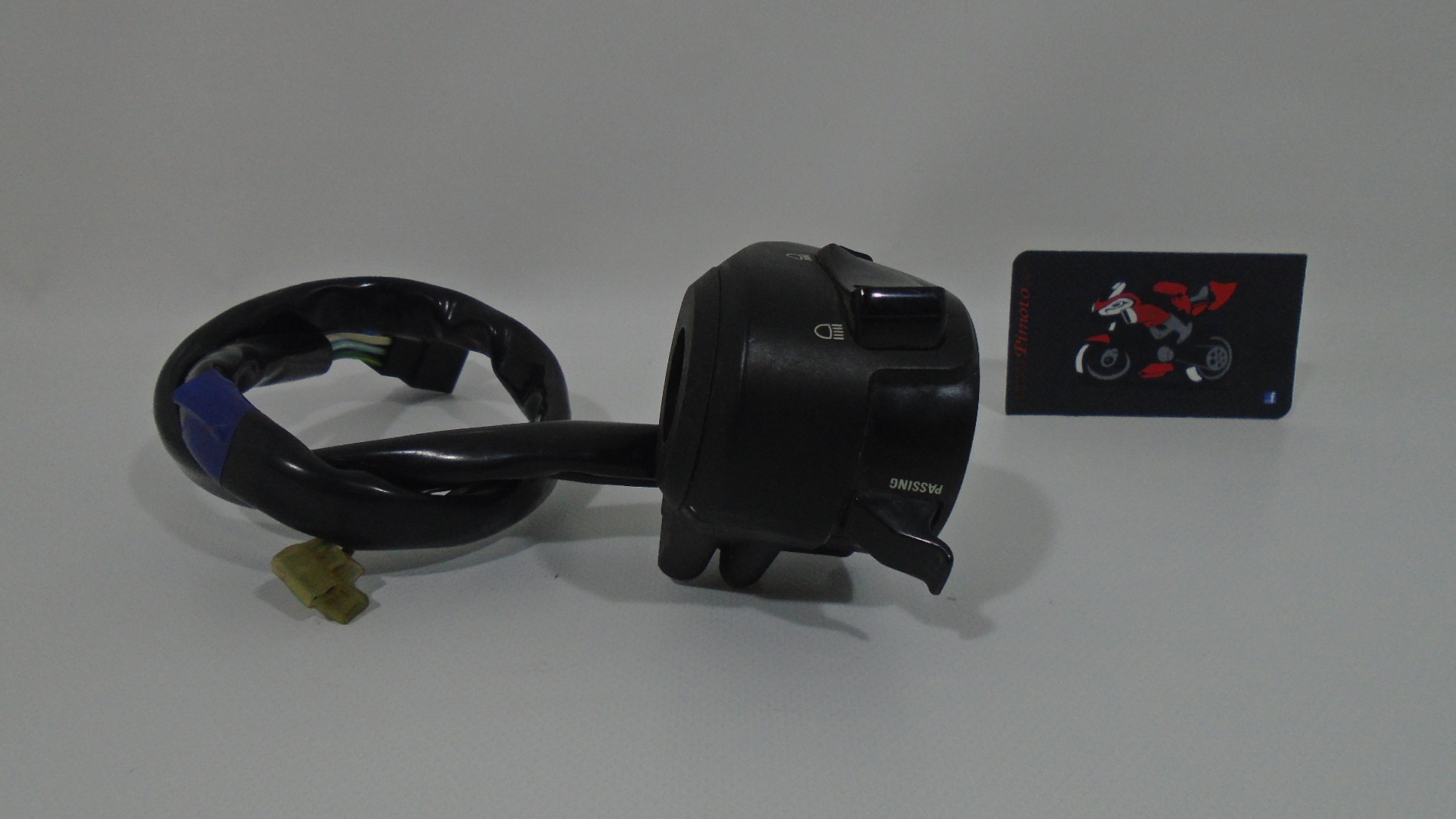 PI&Ntilde;A IZQUIERDA DE LUCES KYMCO K-XCT 125 14-16 - Imagen 4