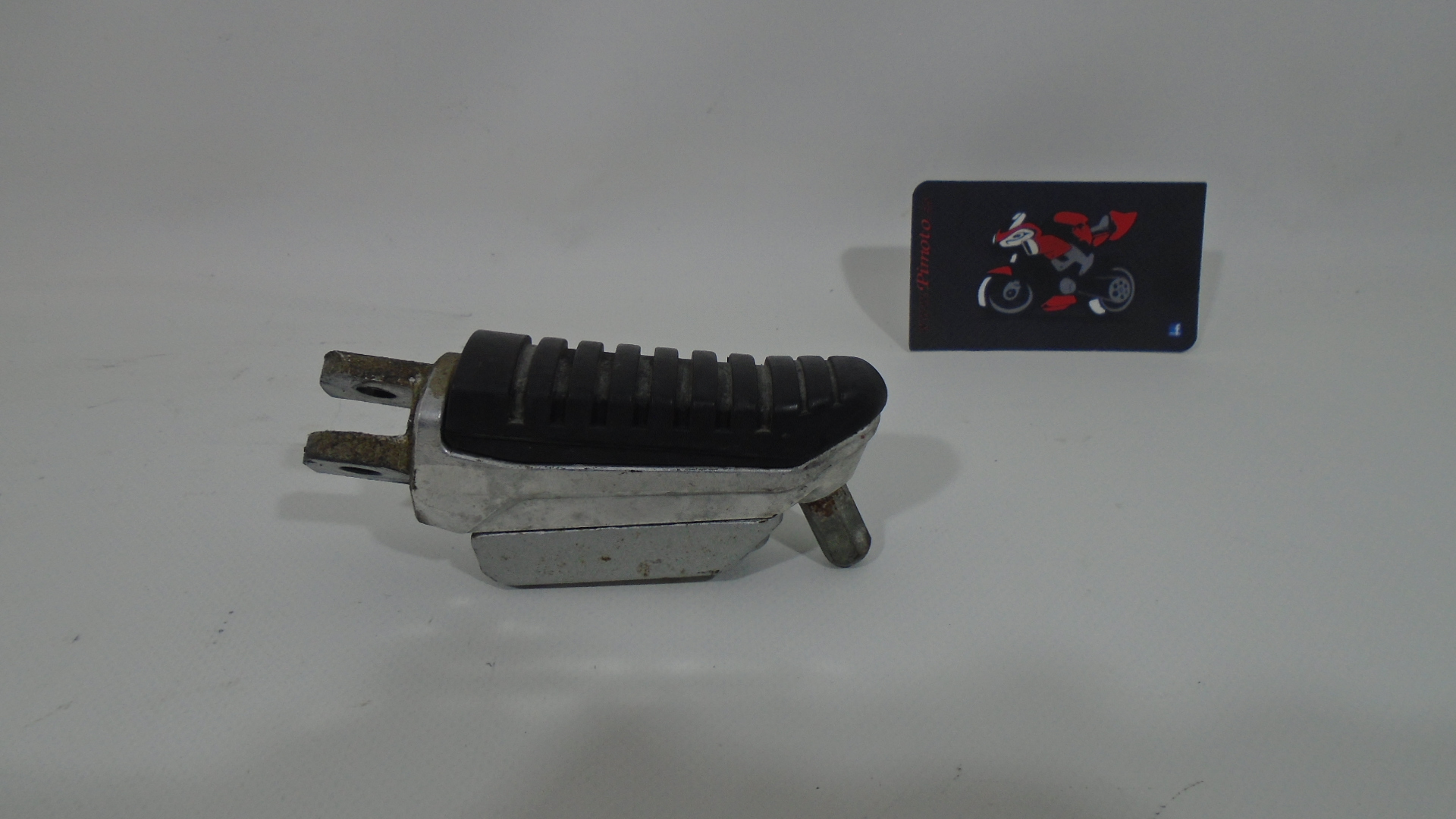 ESTRIBO DELANTERO DERECHO SUZUKI GSR 600 06-08 - Imagen 3