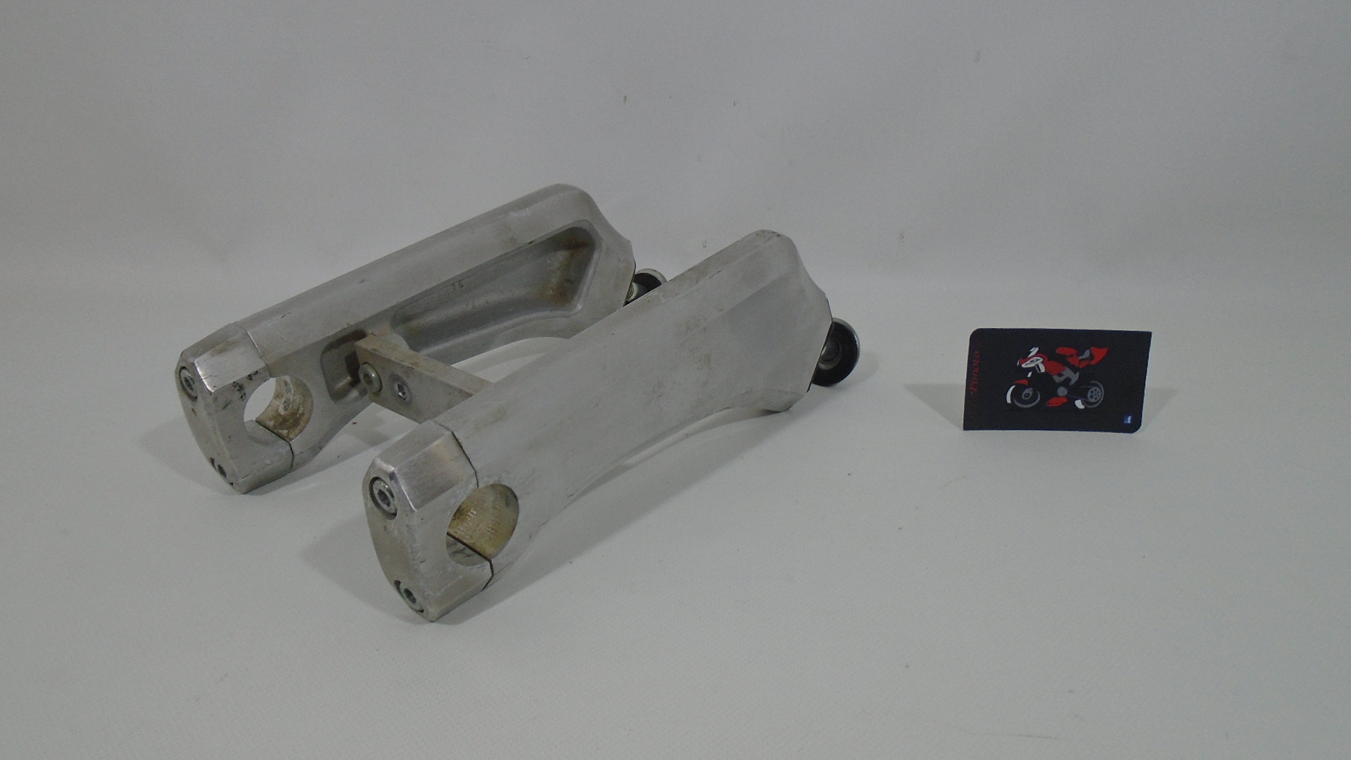 CONJUNTO TORRETAS MANILLAR SUZUKI INTRUDER M1800R - Imagen 4