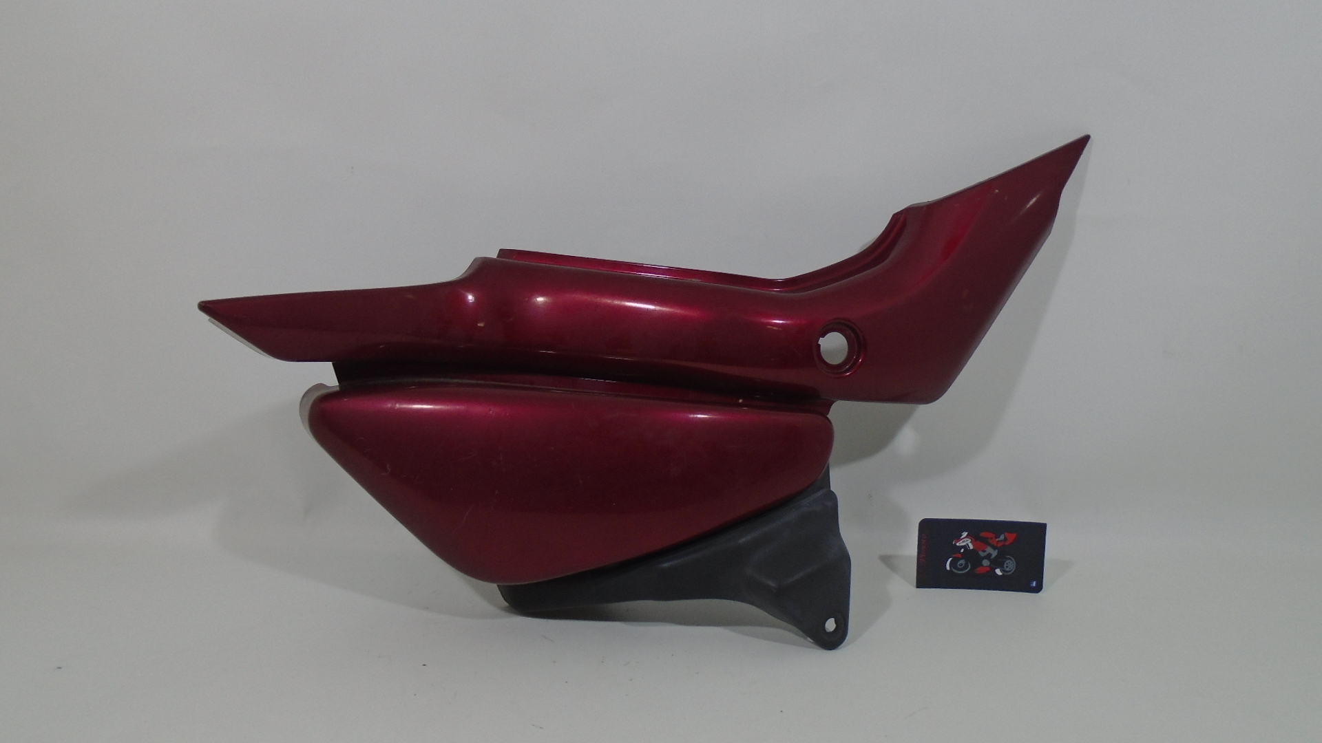 TAPA BAJO ASIENTO IZQUIERDA SUZUKI INTRUDER M1800R