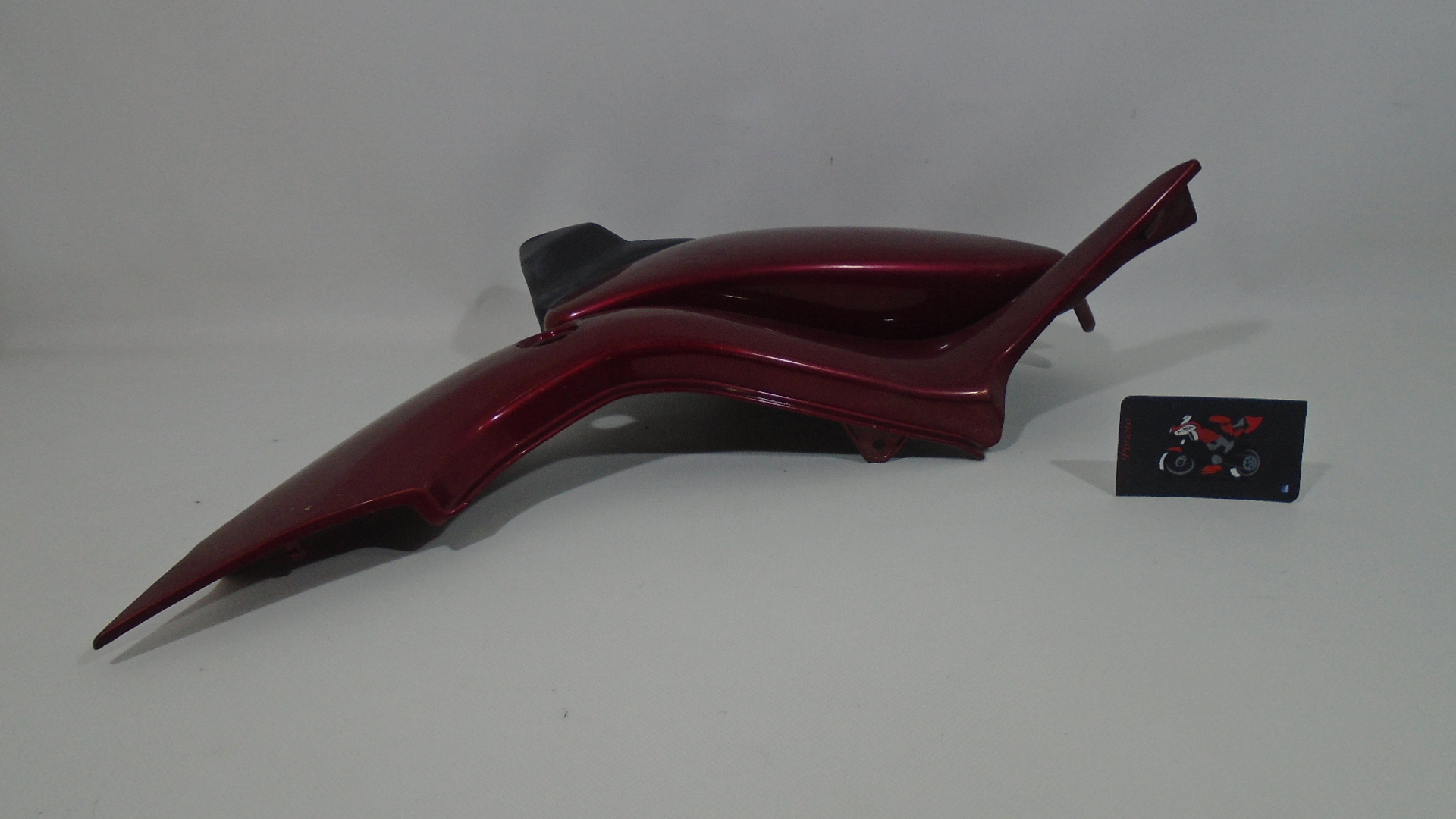 TAPA BAJO ASIENTO IZQUIERDA SUZUKI INTRUDER M1800R - Imagen 4