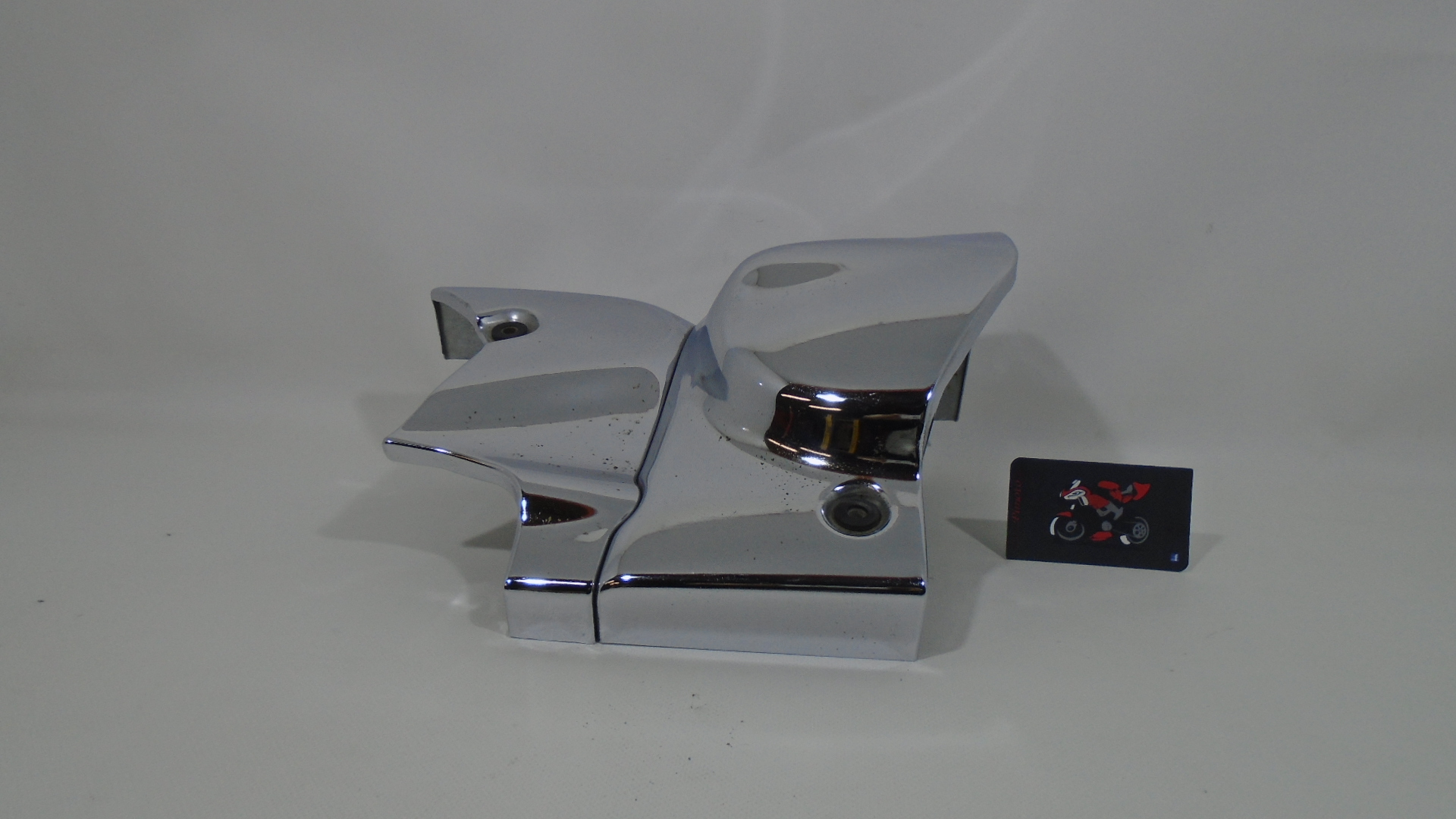 TAPA CROMO INFERIOR IZQUIERDA SUZUKI INTRUDER M1800R - Imagen 3