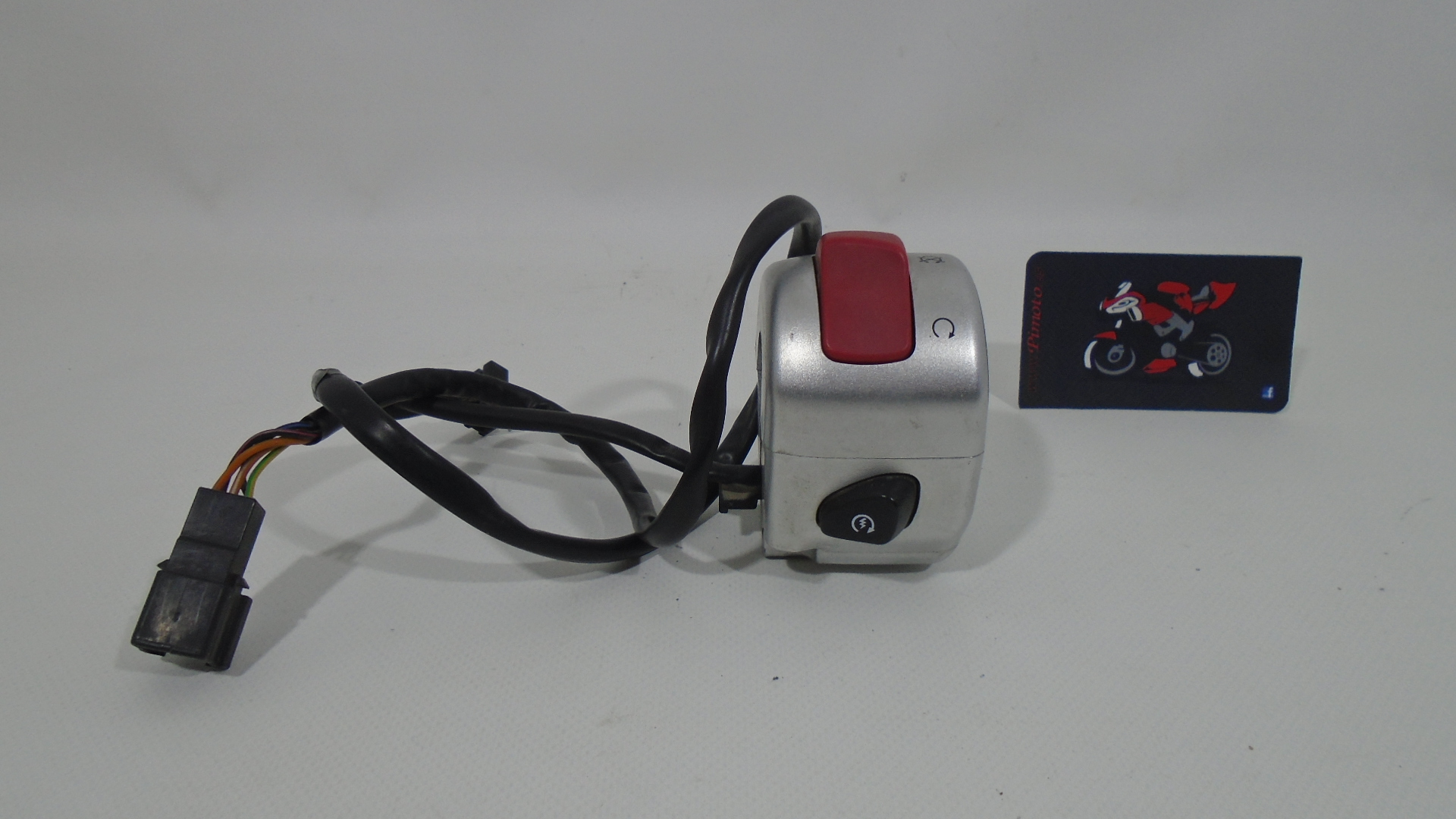 PI&Ntilde;A DERECHA DE ARRANQUE  SUZUKI INTRUDER M1800R