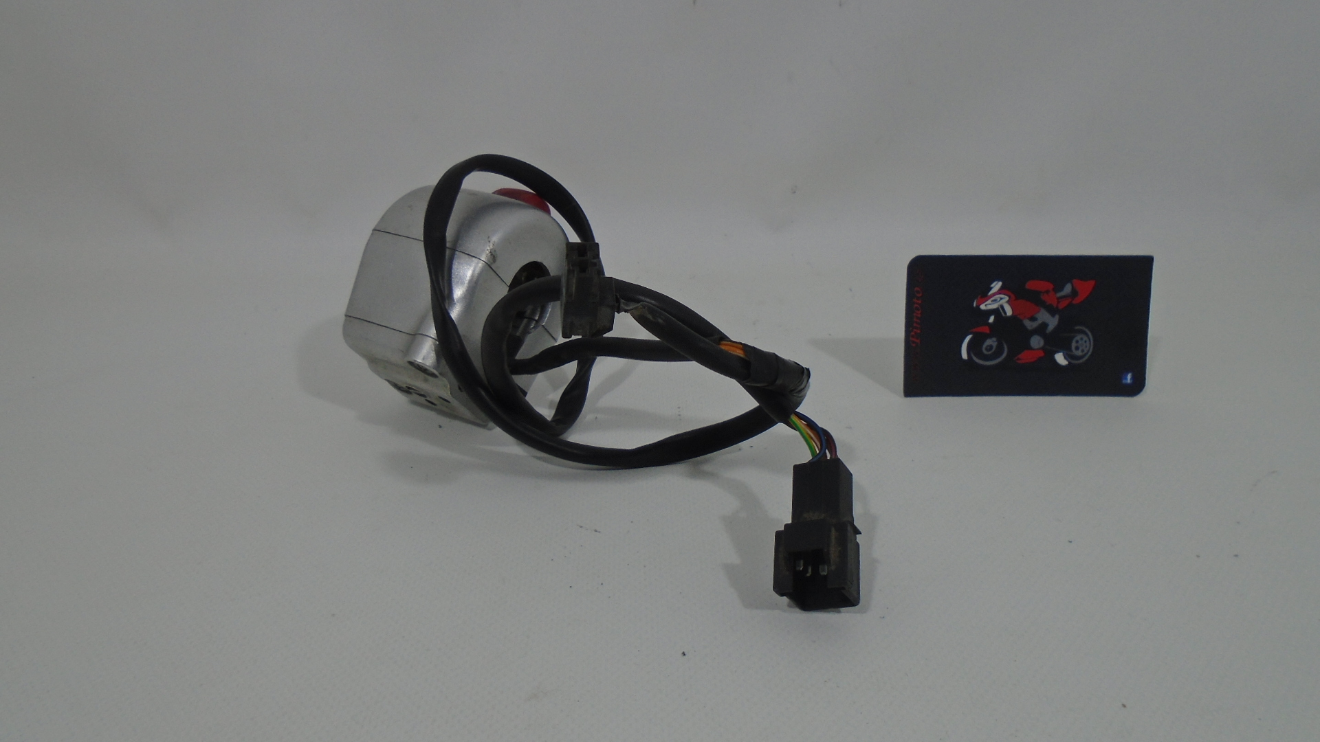 PI&Ntilde;A DERECHA DE ARRANQUE  SUZUKI INTRUDER M1800R - Imagen 4