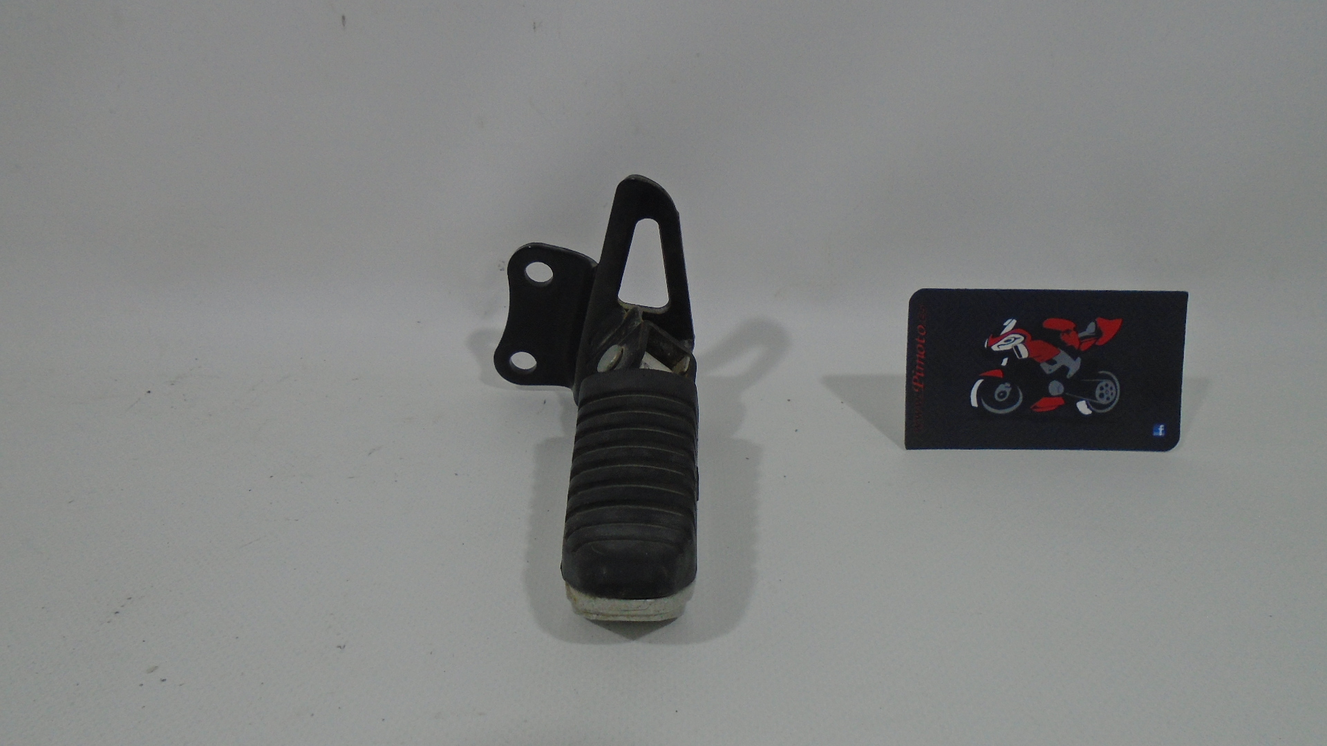 ESTRIBO TRASERO IZQUIERDO SUZUKI INTRUDER M1800R - Imagen 3