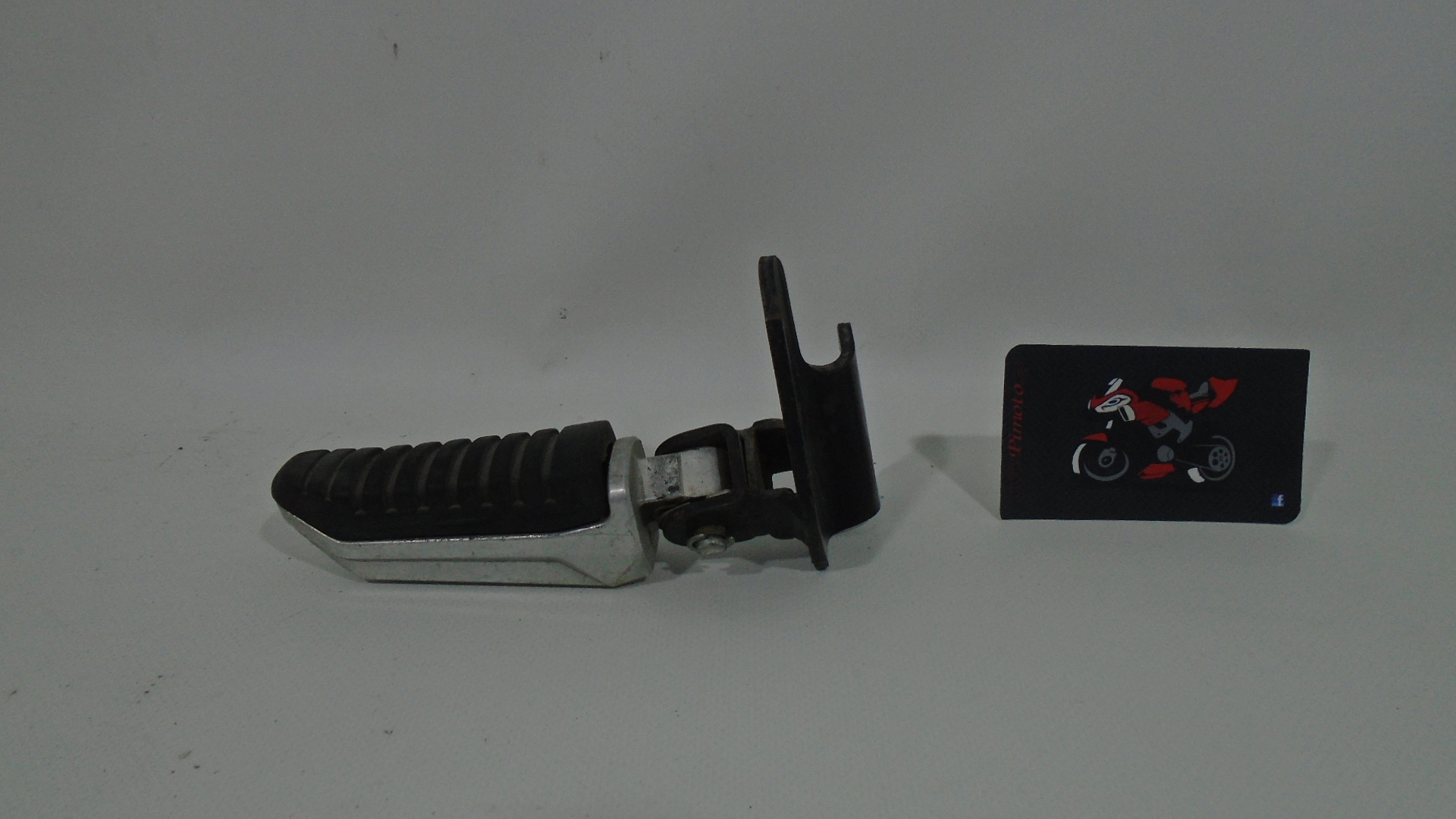 ESTRIBO TRASERO IZQUIERDO SUZUKI INTRUDER M1800R - Imagen 4