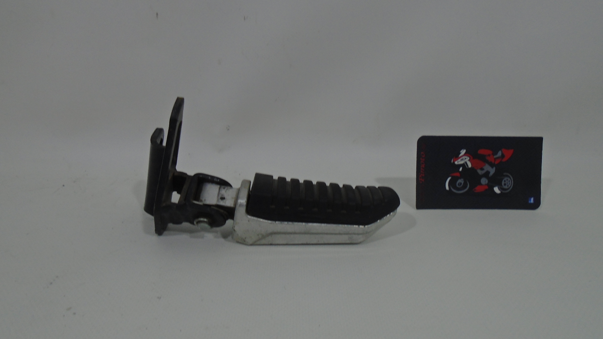 ESTRIBO TRASERO DERECHO SUZUKI INTRUDER M1800R - Imagen 4