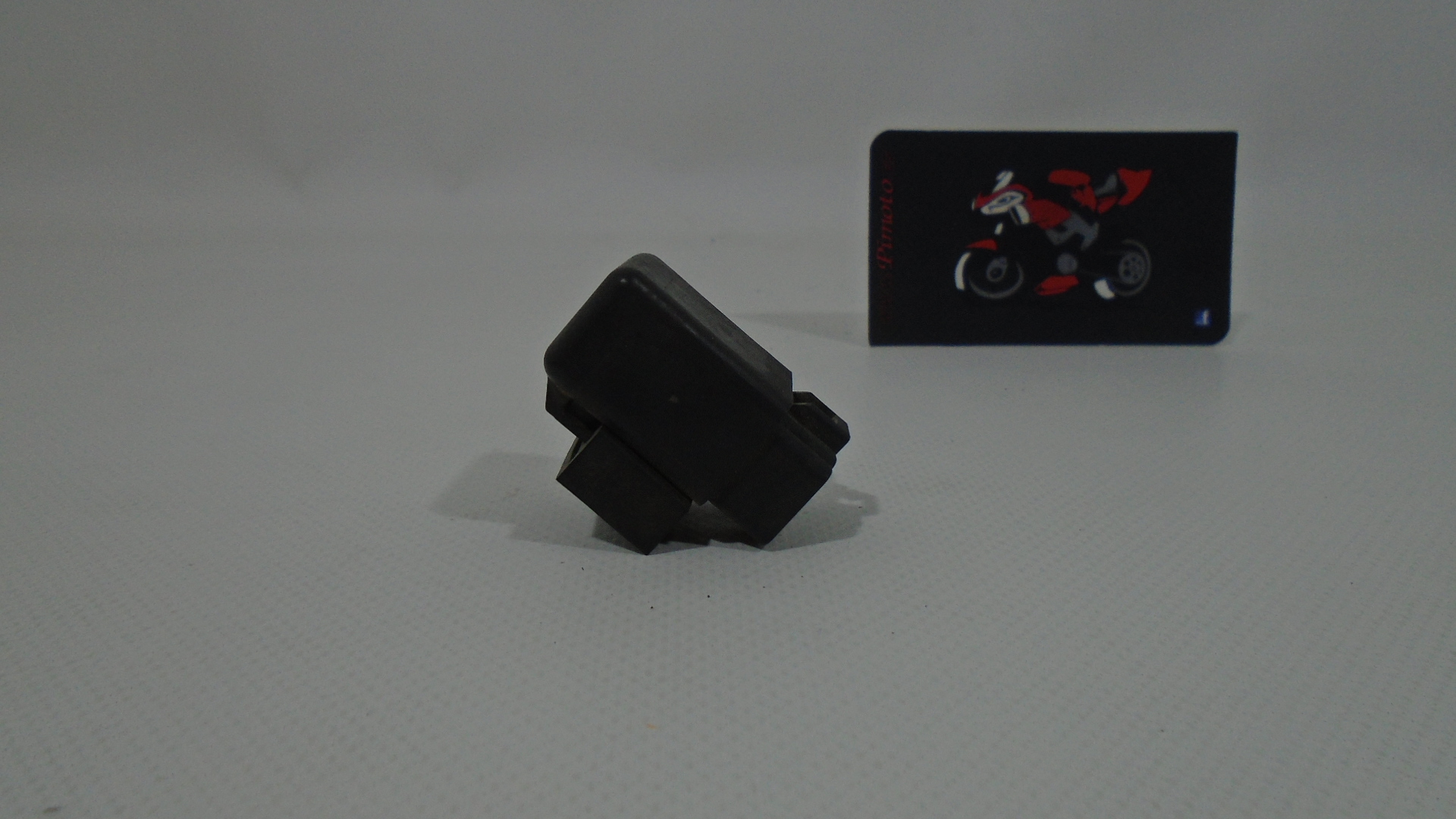 RELE 4 PINS SUZUKI INTRUDER M1800R - Imagen 4