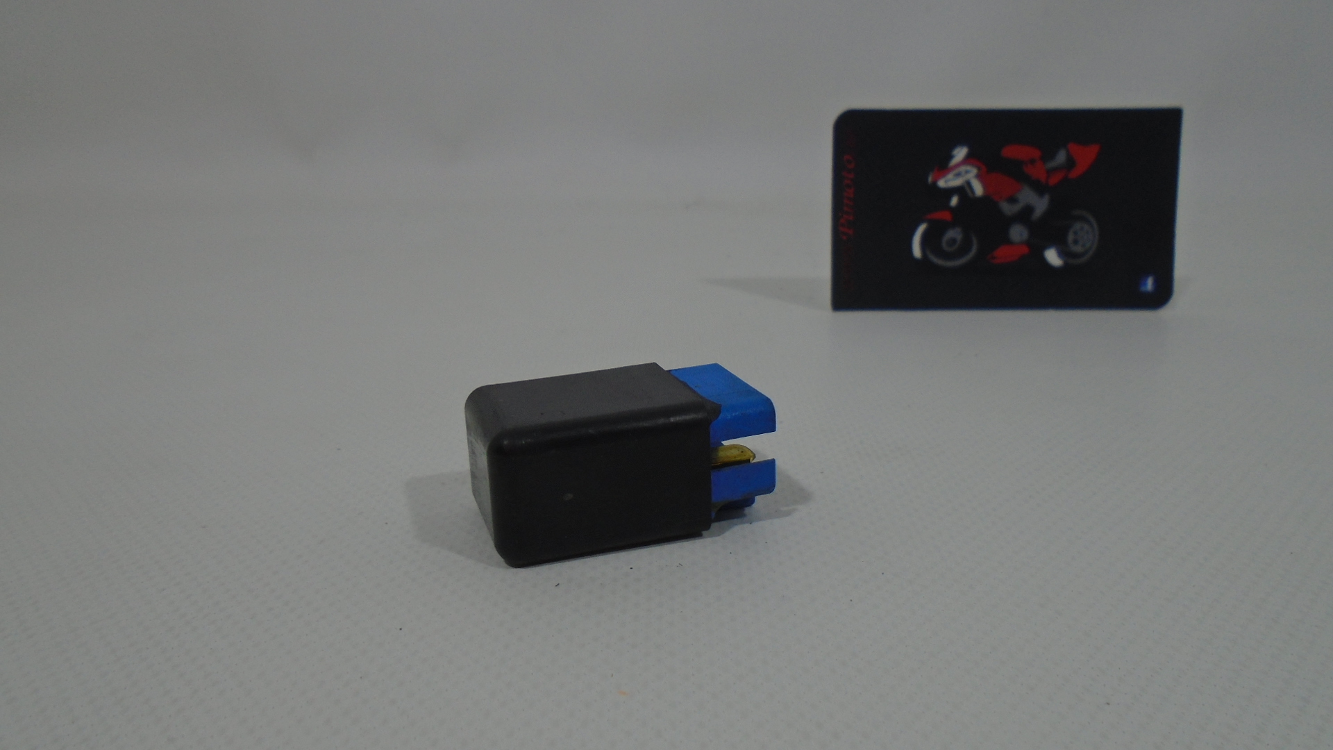 RELE 4 PINS AZUL SUZUKI INTRUDER M1800R - Imagen 4