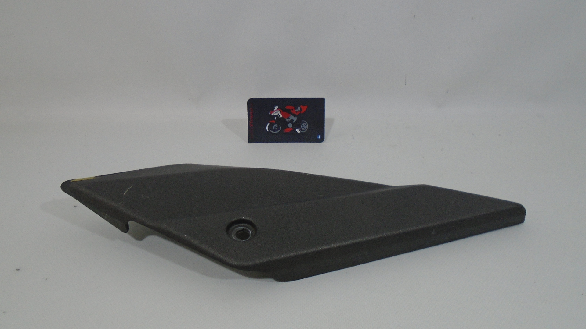 TAPA LATERAL IZQUIERDO BAJO ASIENTO KYMCO QUANNON 125 - Imagen 4