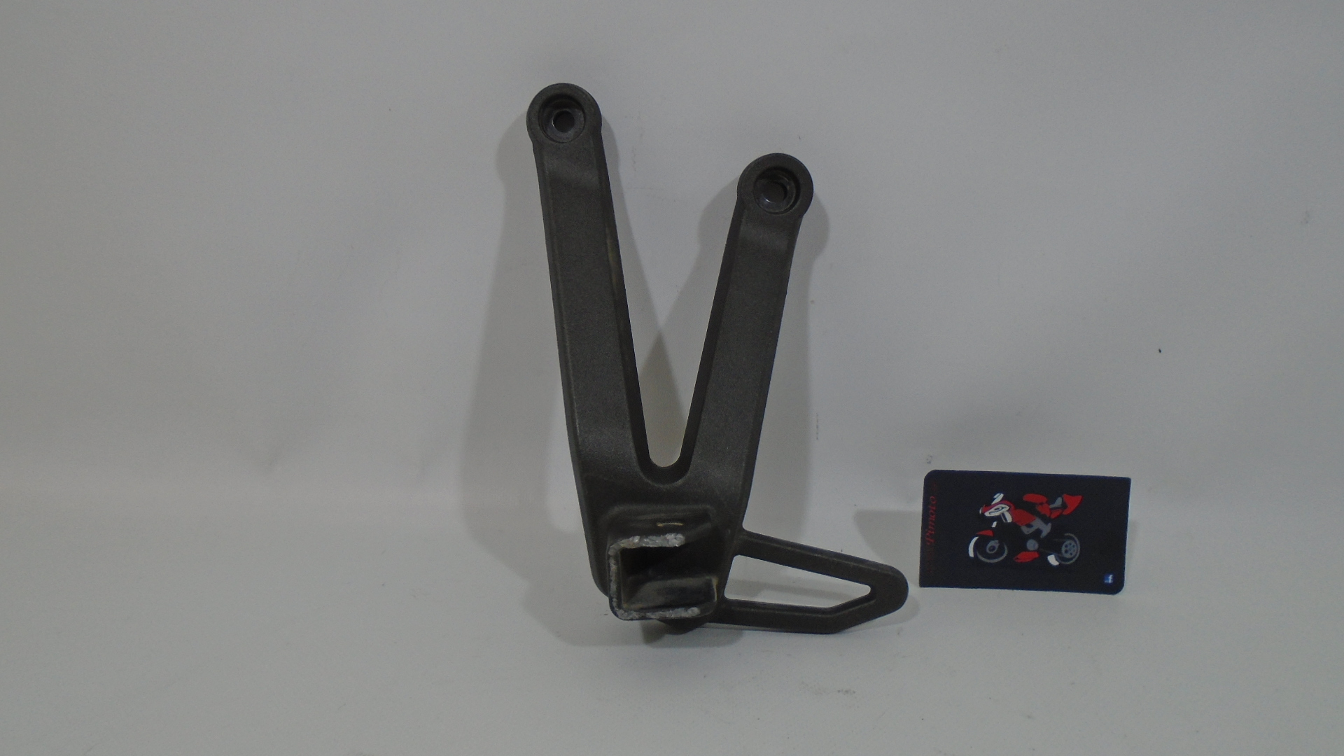 SOPORTE ESTRIBO TRASERO IZQUIERDO KYMCO QUANNON 125