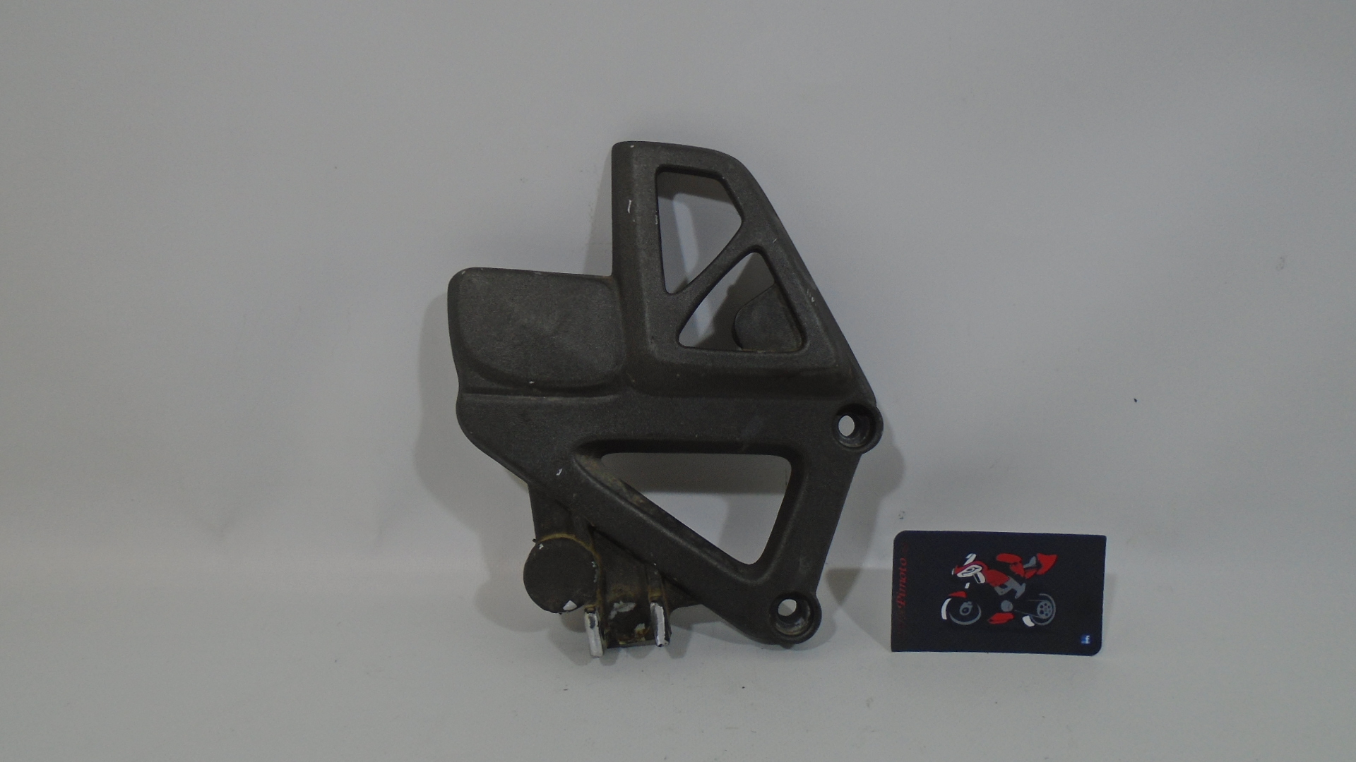 SOPORTE ESTRIBO DELANTERO DERECHO KYMCO QUANNON 125