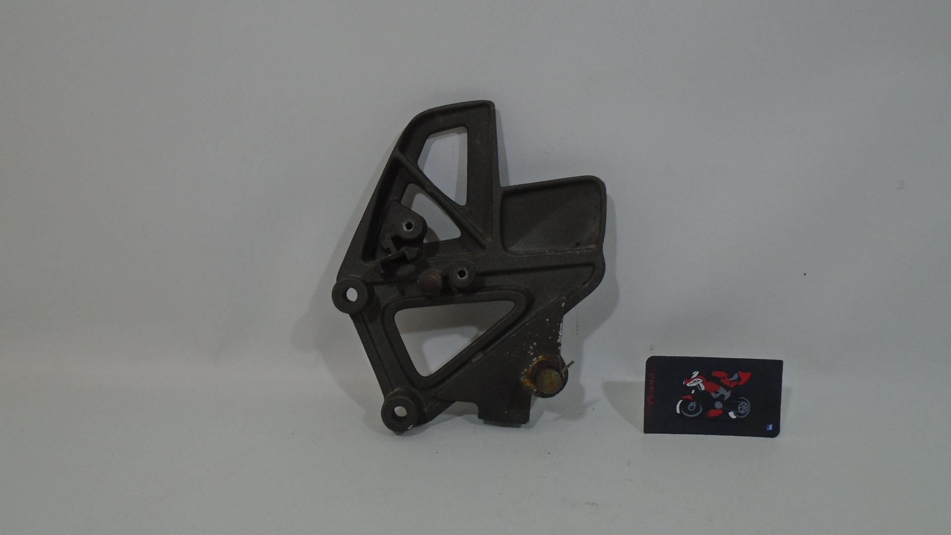SOPORTE ESTRIBO DELANTERO DERECHO KYMCO QUANNON 125 - Imagen 3