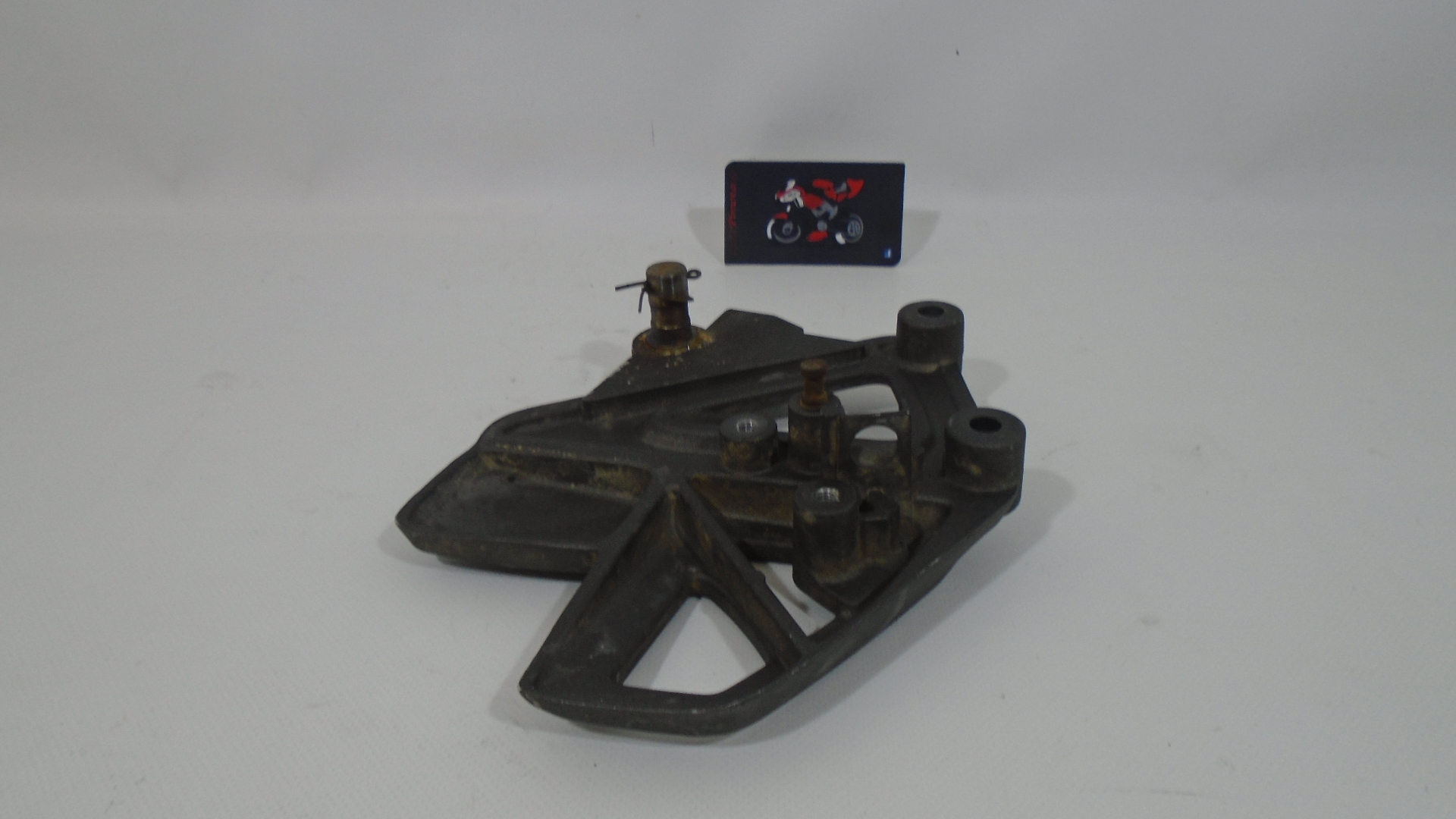 SOPORTE ESTRIBO DELANTERO DERECHO KYMCO QUANNON 125 - Imagen 4