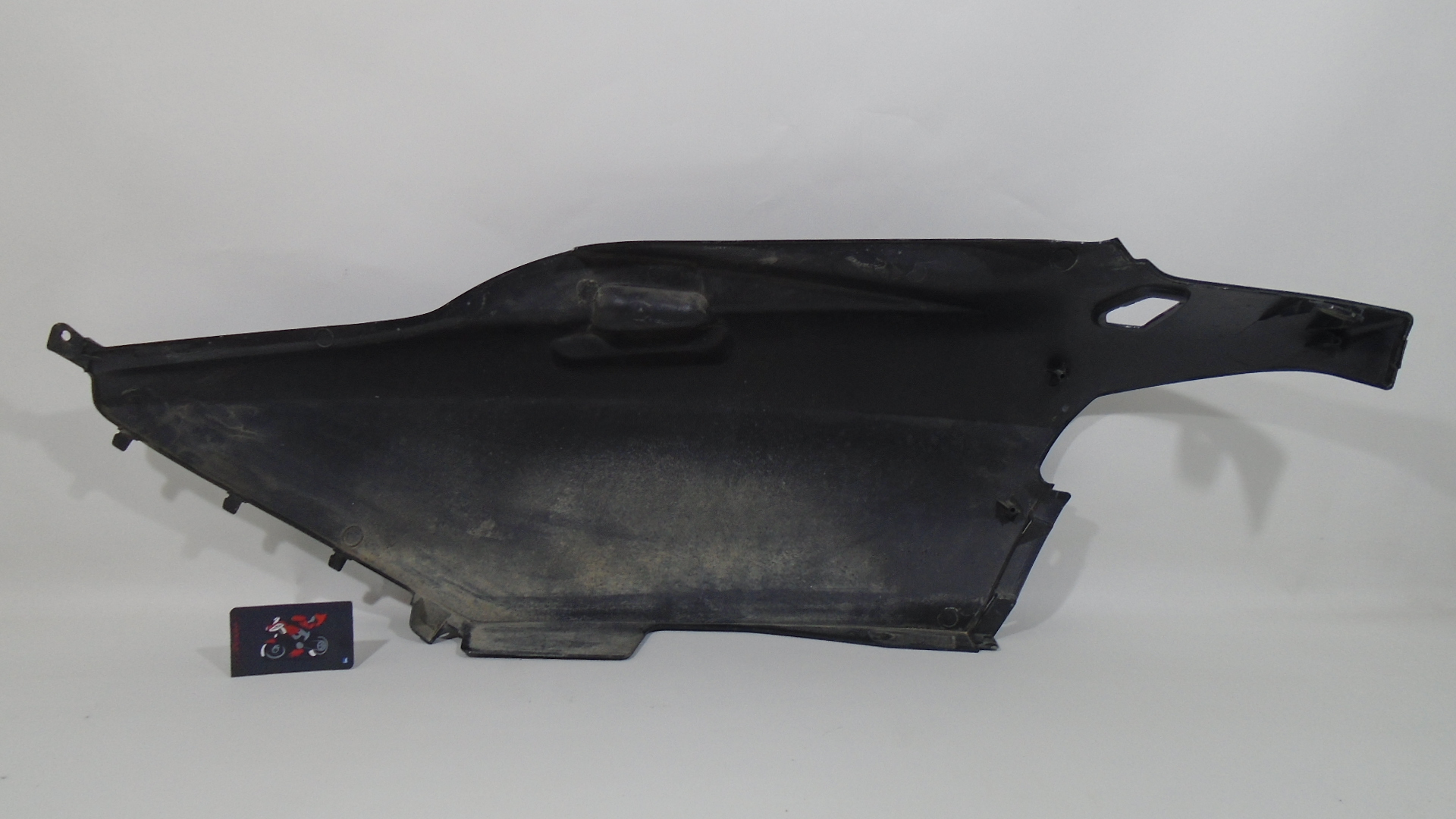 TAPA LATERAL TRASERA DERECHA SUZUKI BURGMAN 650 2002/2012 - Imagen 3