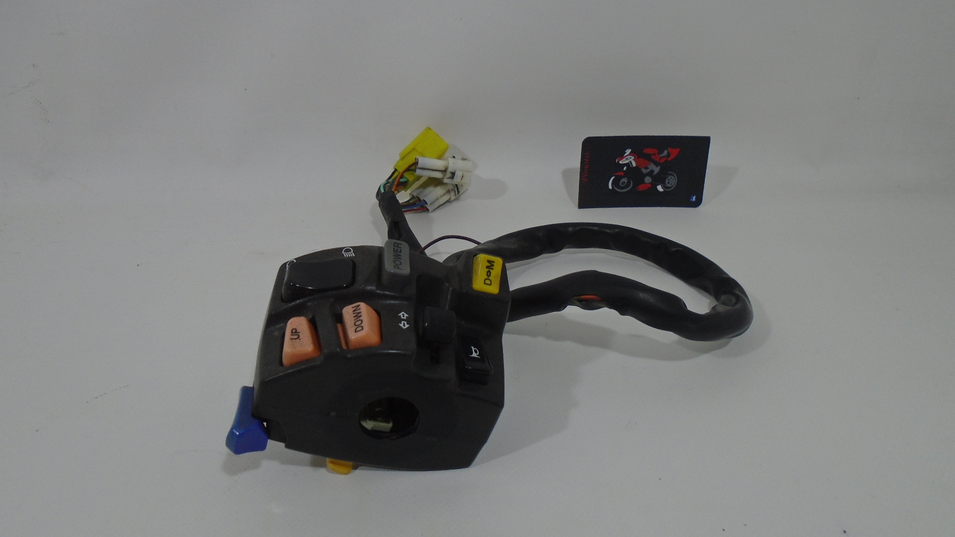 PI&Ntilde;A IZQUIERDA DE LUCES VERSION EXECUTIVE SUZUKI BURGMAN 650 2002/2012 - Imagen 3