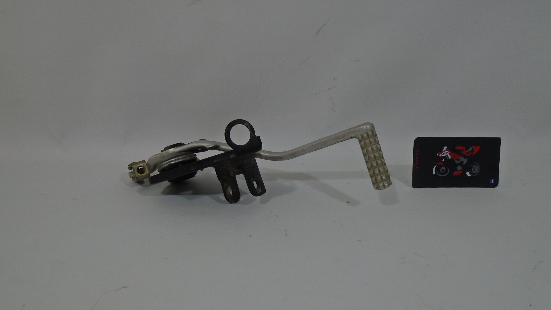 SOPORTE ESTRIBO DELANTERO DERECHO CON PEDAL DE FRENO SUZUKI V-STROM 650 04-07 - Imagen 3