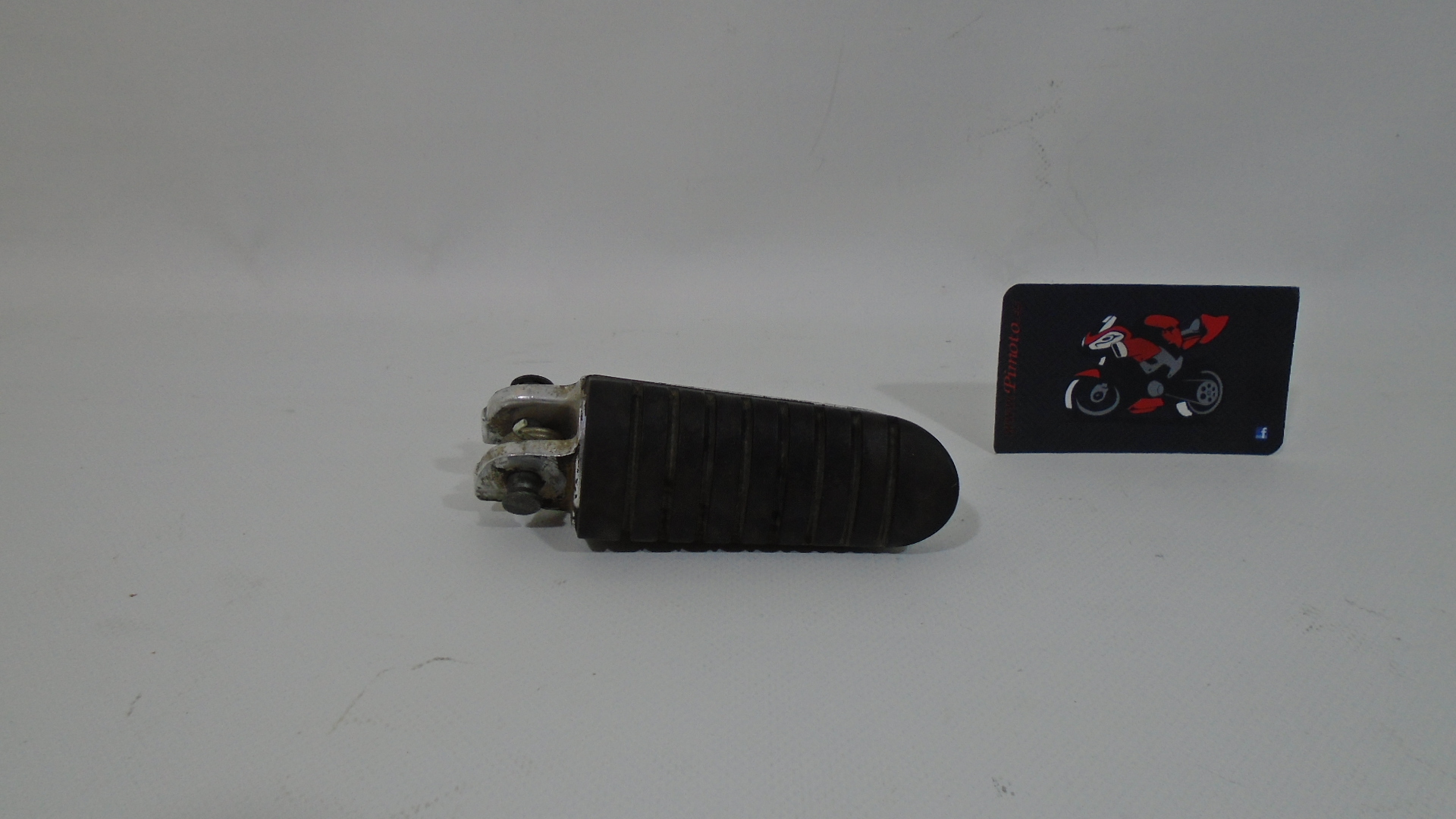 ESTRIBO DELANTERO IZQUIERDO SUZUKI V-STROM 650 04-07