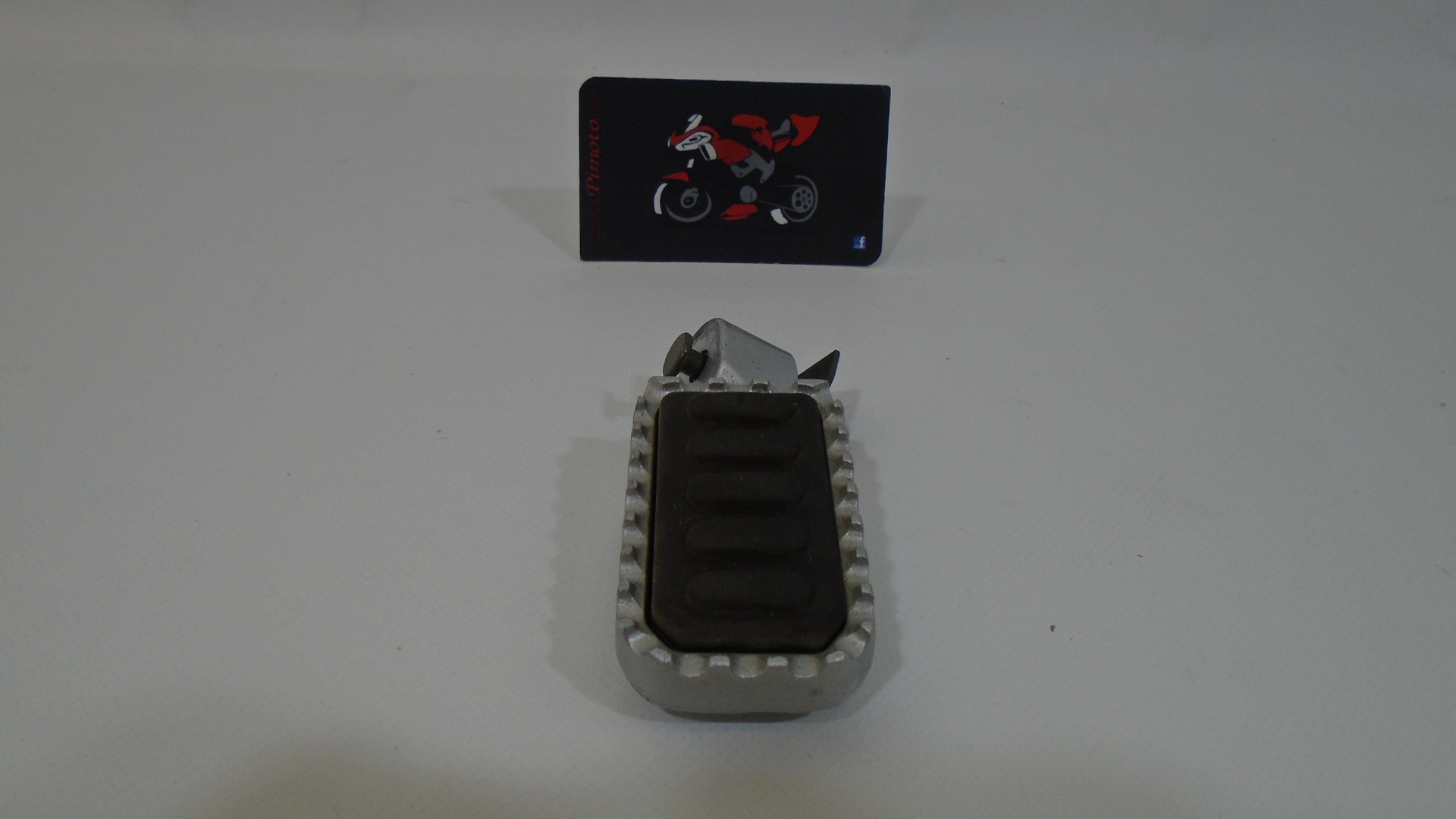 ESTRIBO TRASERO IZQUIERDO MACBOR MONTANA XR1 - Imagen 3