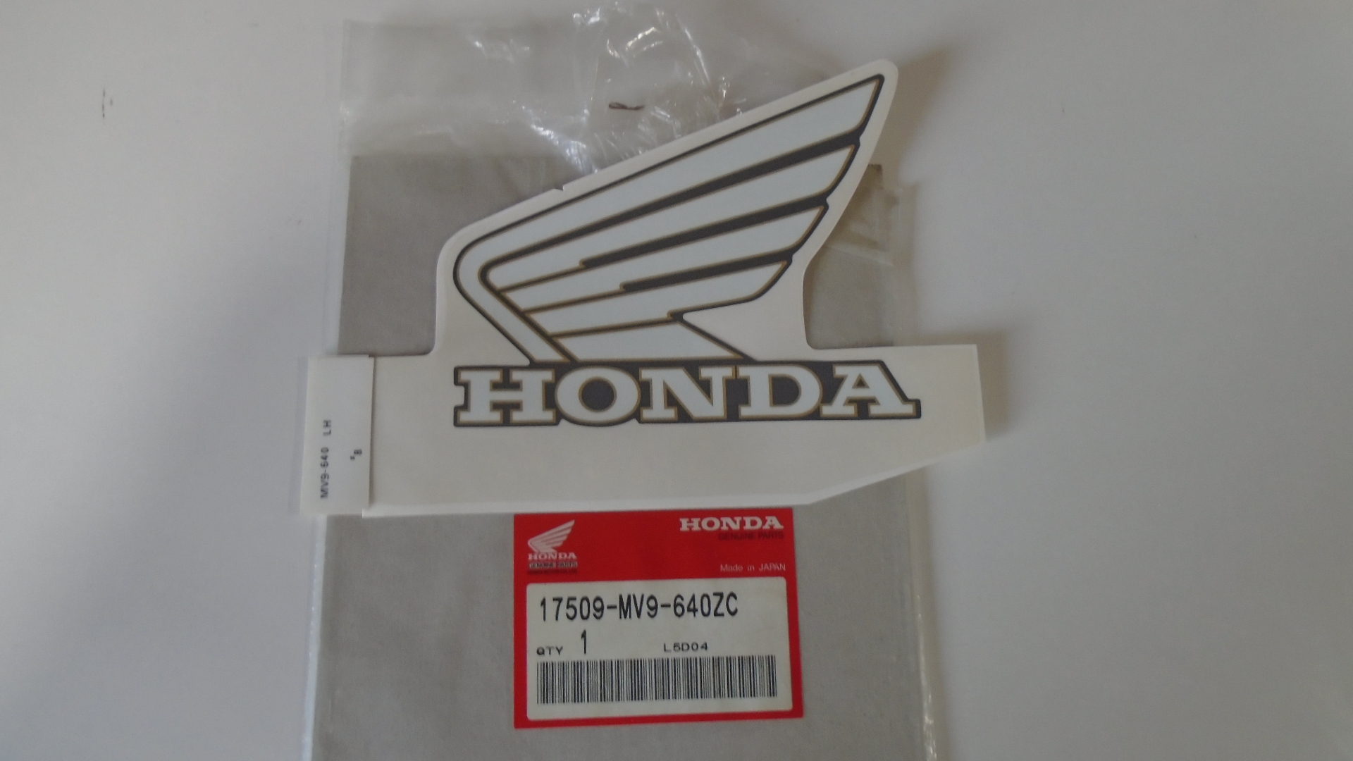 17509-MV9-640ZC ADHESIVOS OEM HONDA.