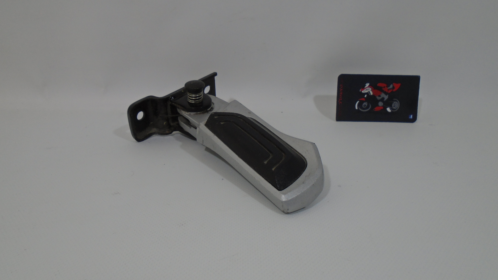 ESTRIBO TRASERO DERECHO SYM MAXSYM 400 - Imagen 4