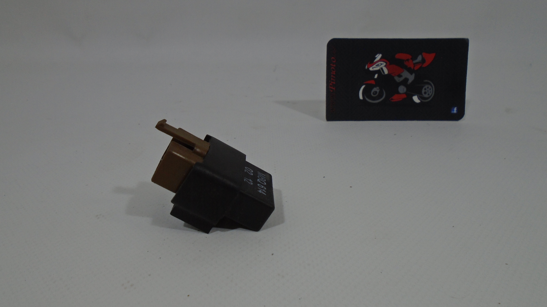RELE 4 PINS M8Q 614 02 12 SYM MAXSYM 400 - Imagen 4