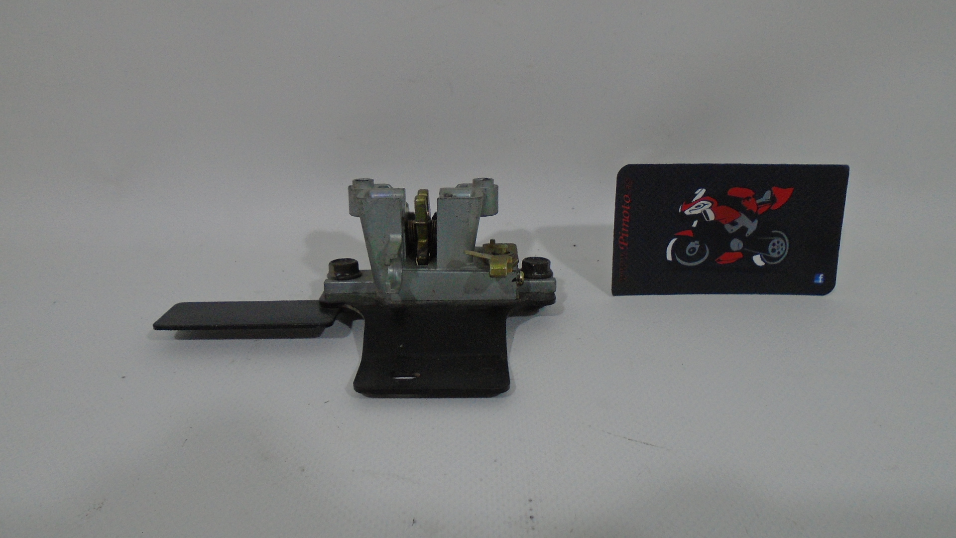 CERRADURA DERECHA ASIENTO SYM MAXSYM 400