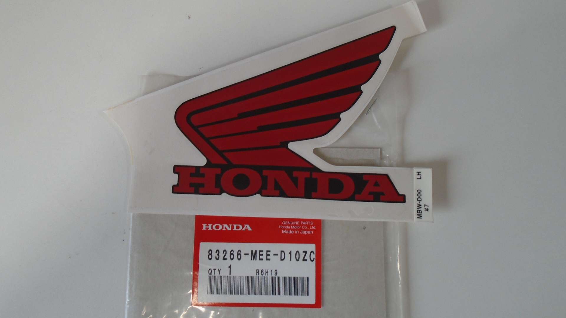 83266-MEE-D10ZC ADHESIVOS OEM HONDA.