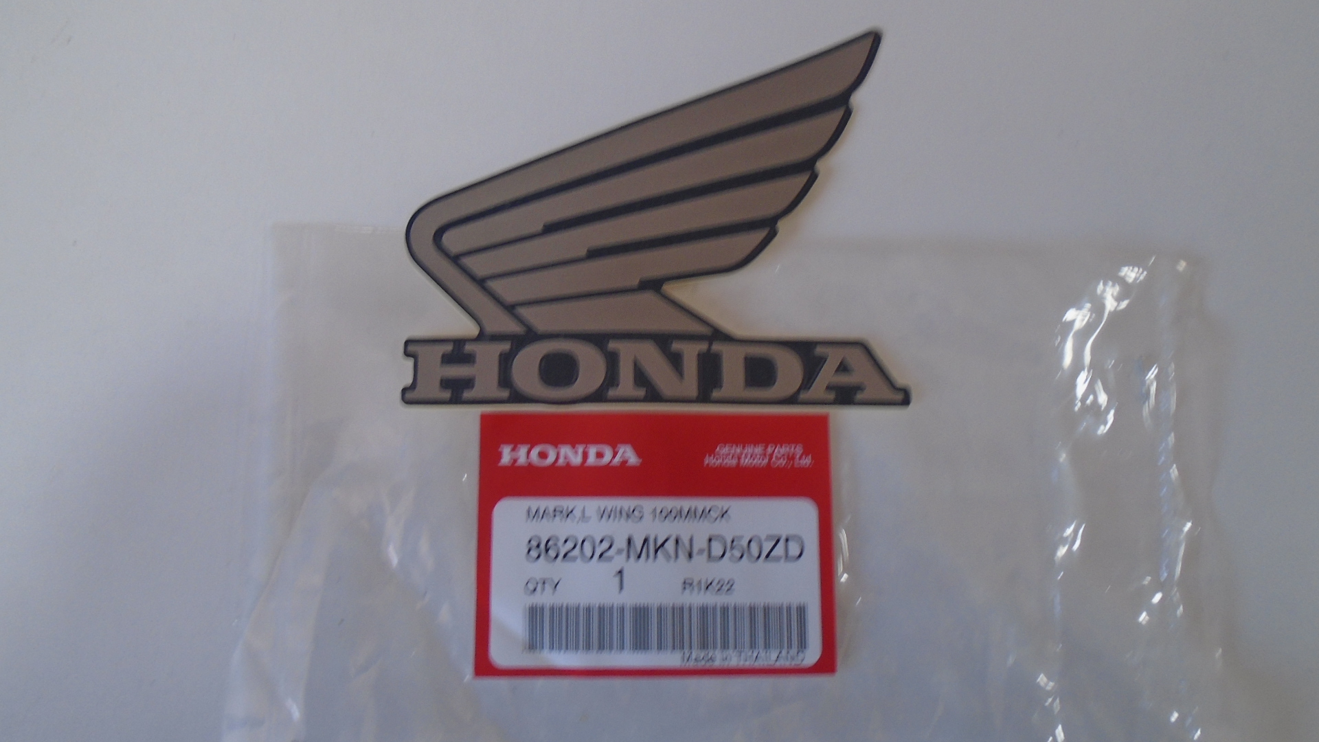 86202-MKN-D50ZD ADHESIVOS OEM HONDA.