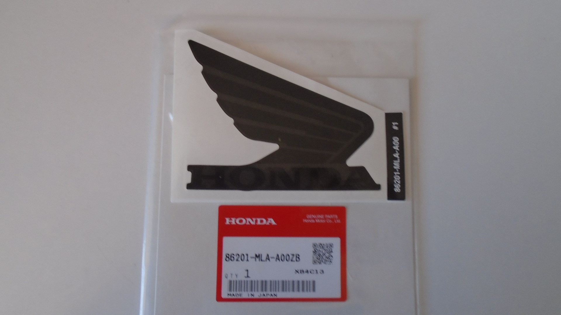 86201-MLA-A00ZB ADHESIVOS OEM HONDA.