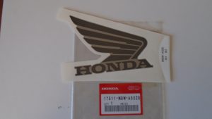 17511-MBW-A50ZB ADHESIVOS OEM HONDA.
