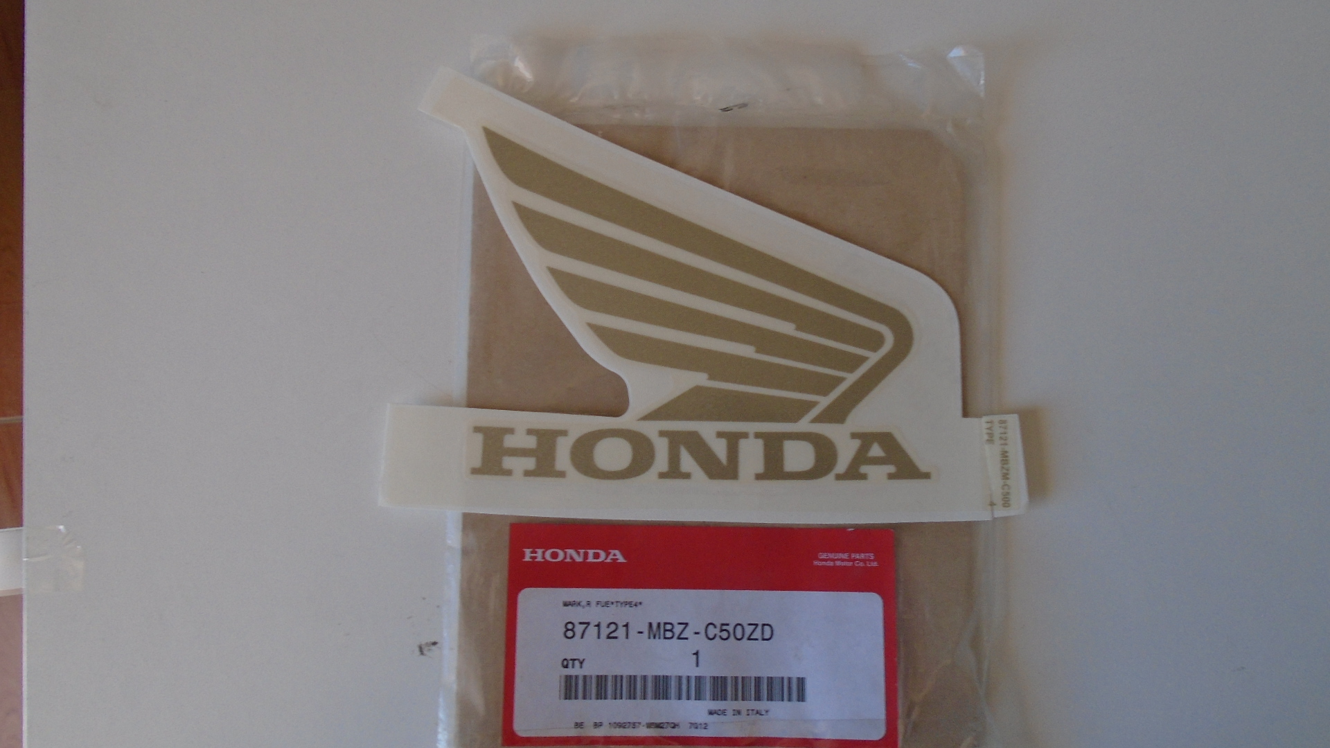 87121-MBZ-C50ZD ADHESIVOS OEM HONDA.
