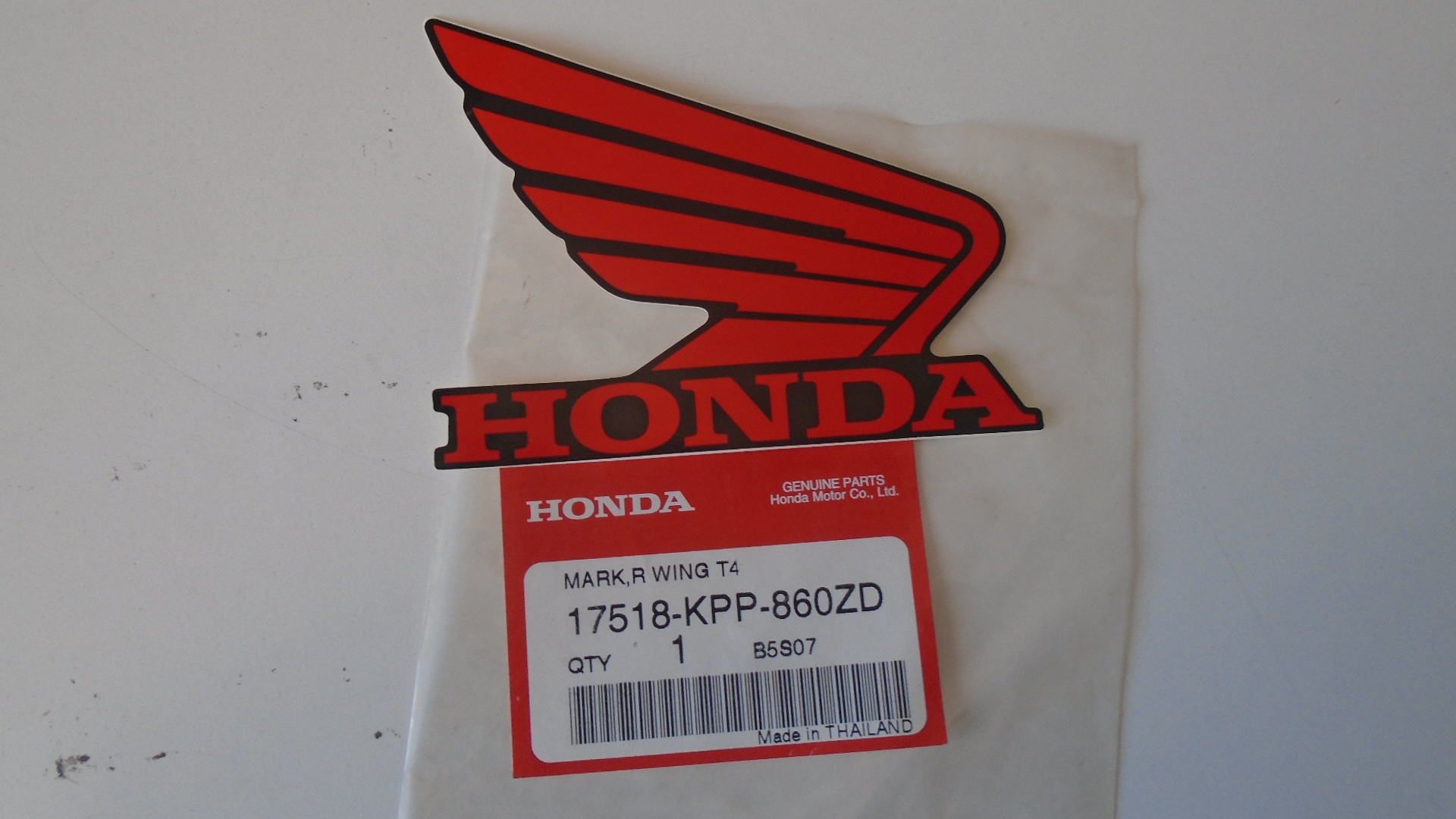 17518-KPP-860ZD ADHESIVOS OEM HONDA.