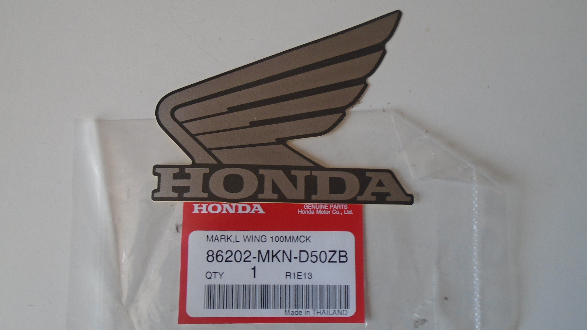 86202-MKN-D50ZB ADHESIVOS OEM HONDA.