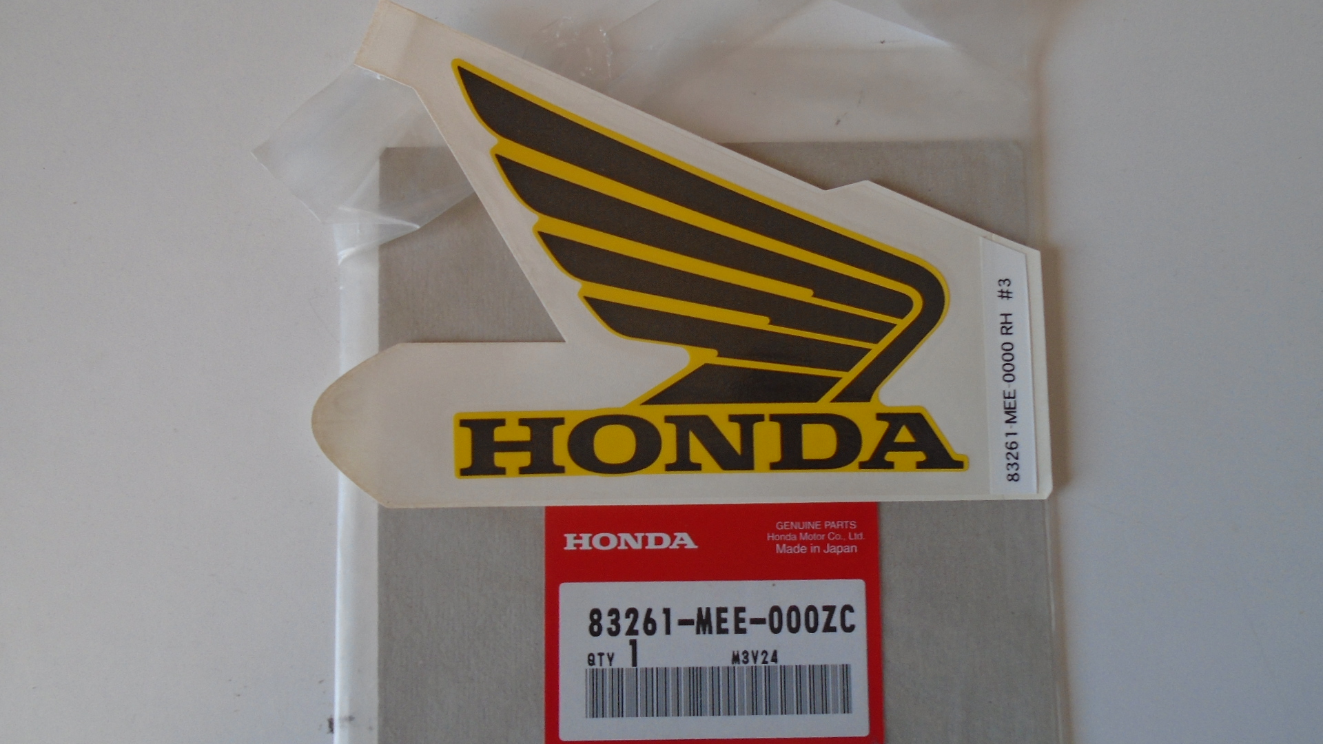 83261-MEE-000ZC ADHESIVOS OEM HONDA.