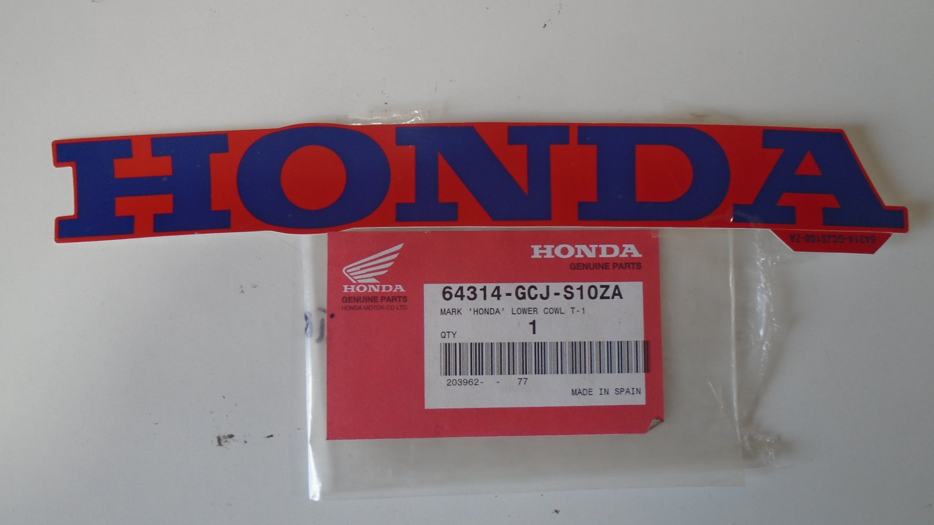 64314-GCJ-S10ZA ADHESIVOS OEM HONDA.