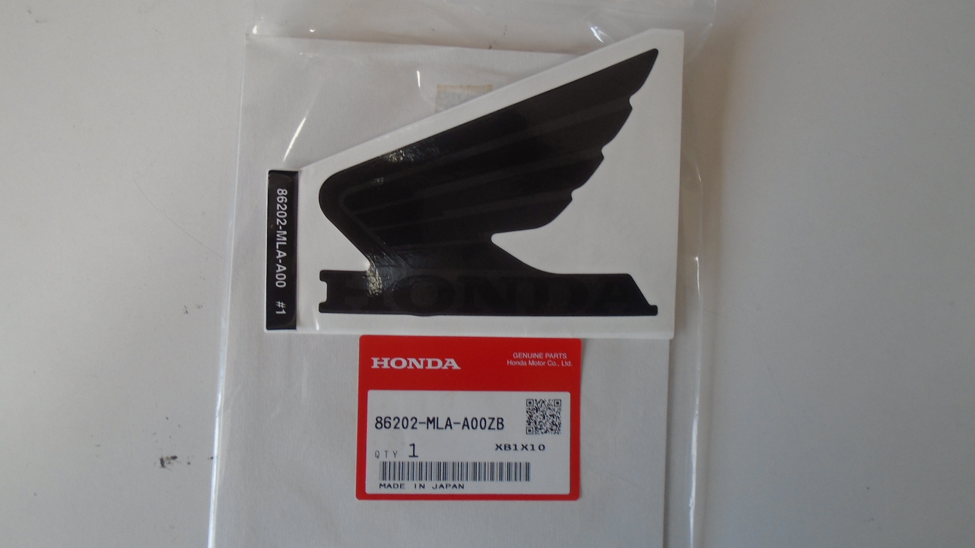 86202-MLA-A00ZB ADHESIVOS OEM HONDA.